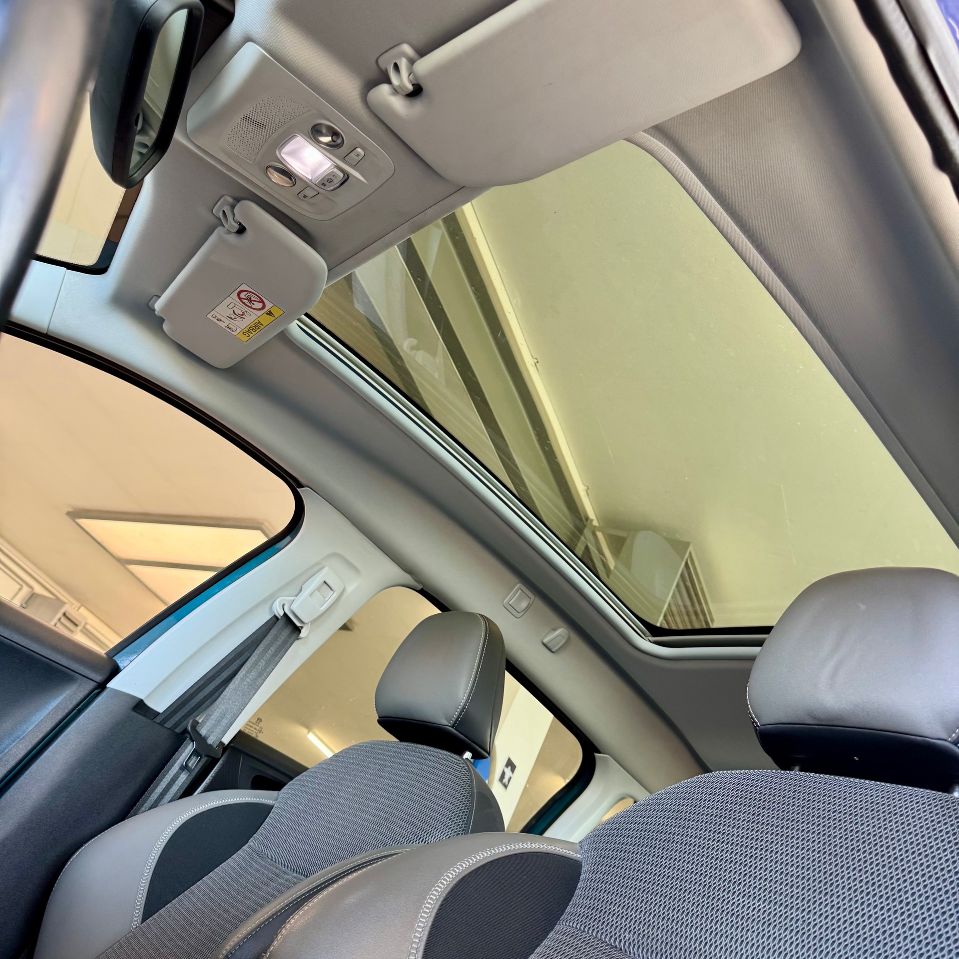 PEUGEOT 2008 1.2 PureTech Allure EAT6-image-4