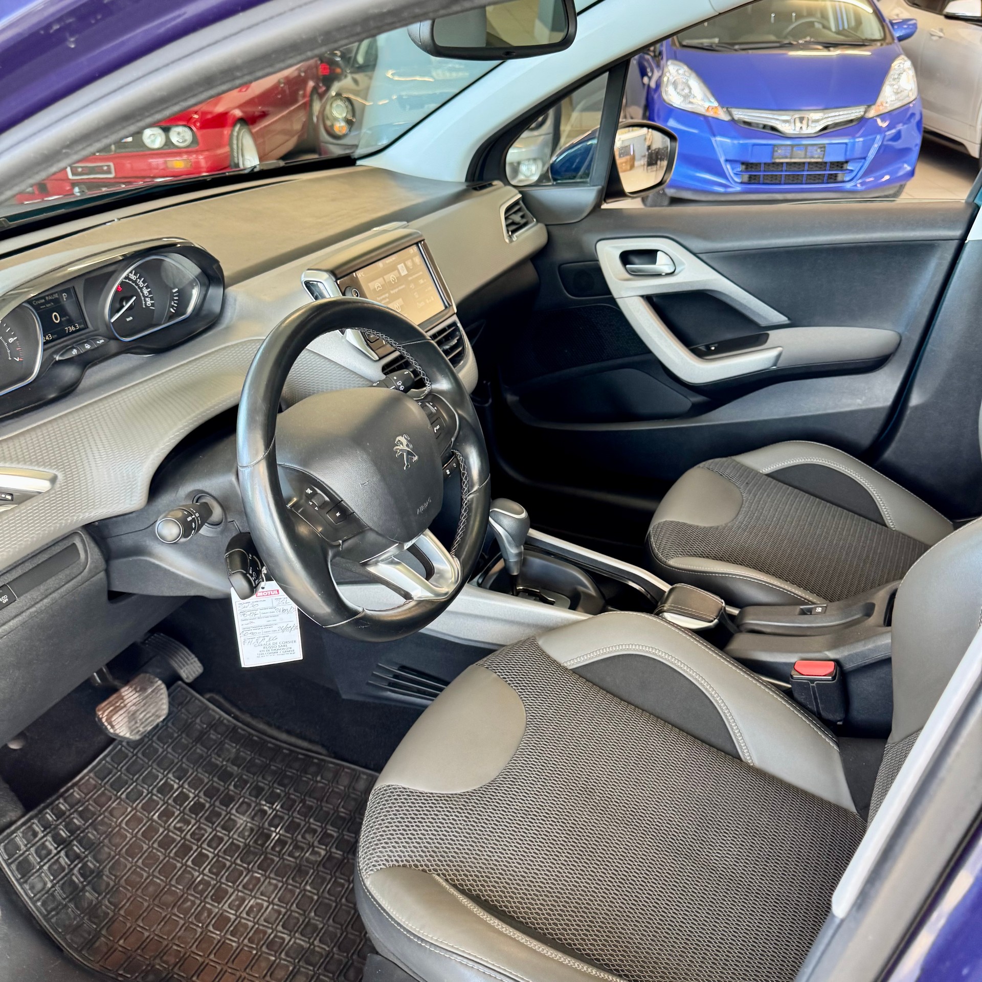 PEUGEOT 2008 1.2 PureTech Allure EAT6-image-8