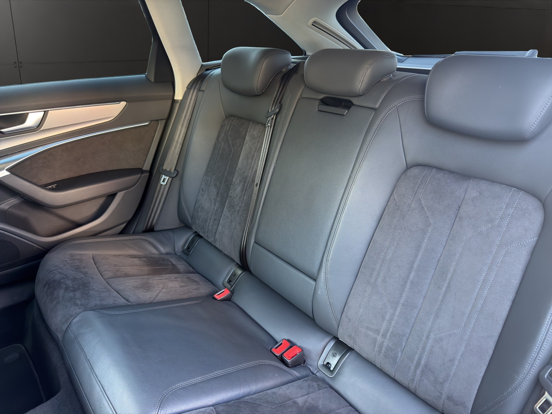AUDI A6 Avant 45 TFSI Sport quattro S-tronic-image-11