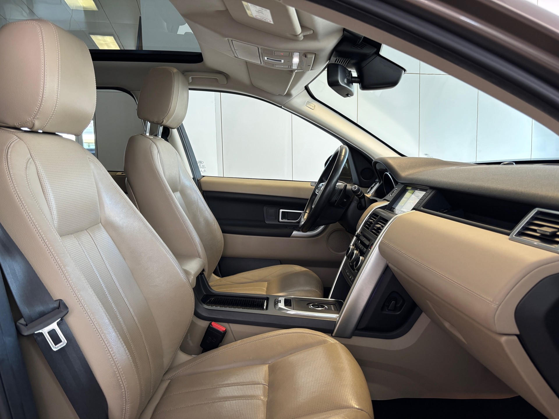 LAND ROVER Discovery Sport 2.0 TD4 HSE AT9-image-9