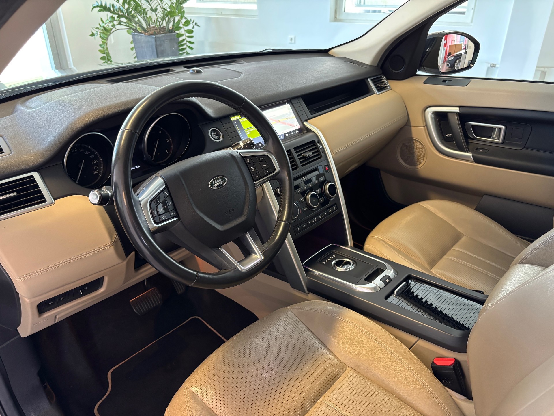 LAND ROVER Discovery Sport 2.0 TD4 HSE AT9-image-4