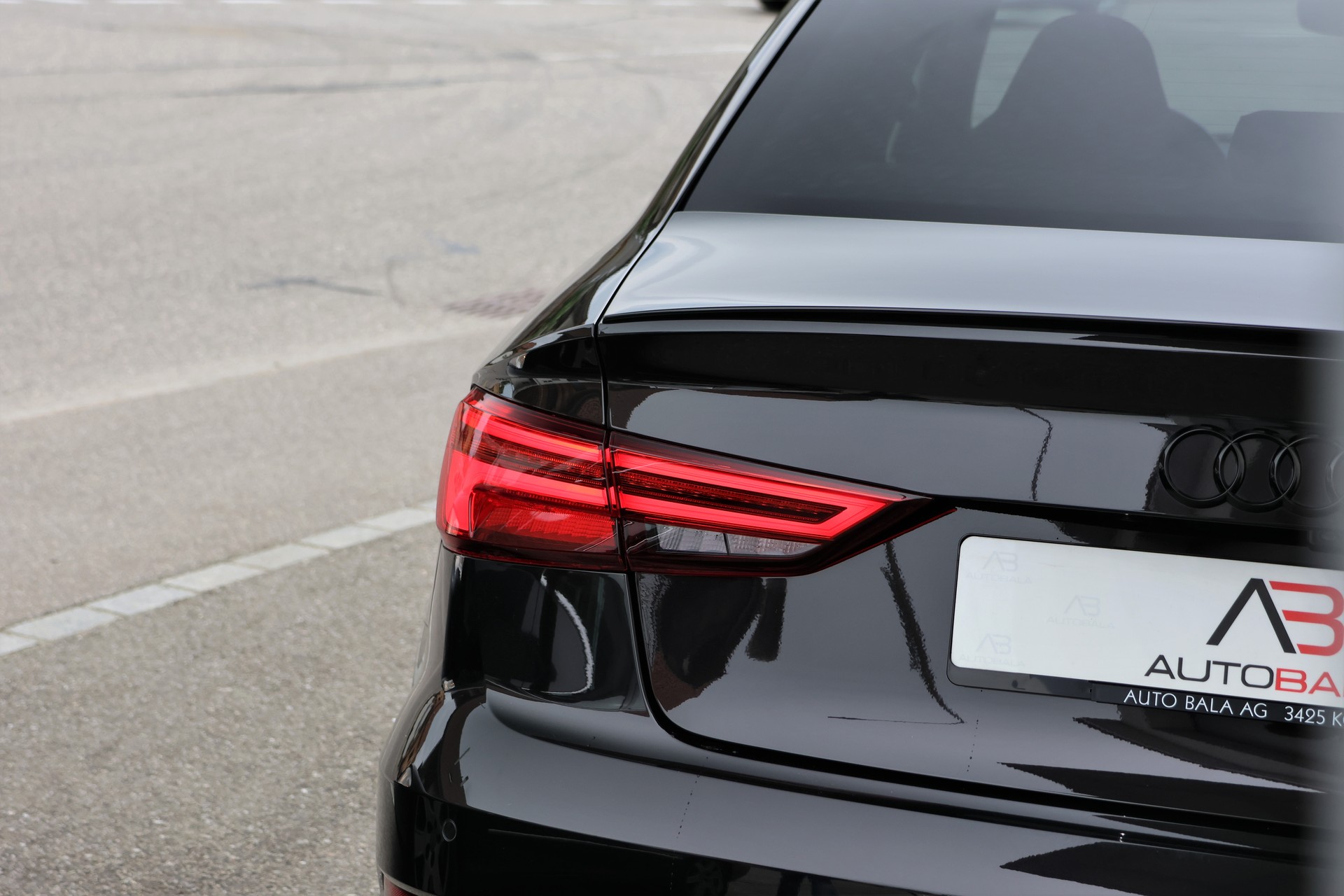 AUDI S3 Limousine 2.0 TFSI quattro S-tronic (CH)-image-5