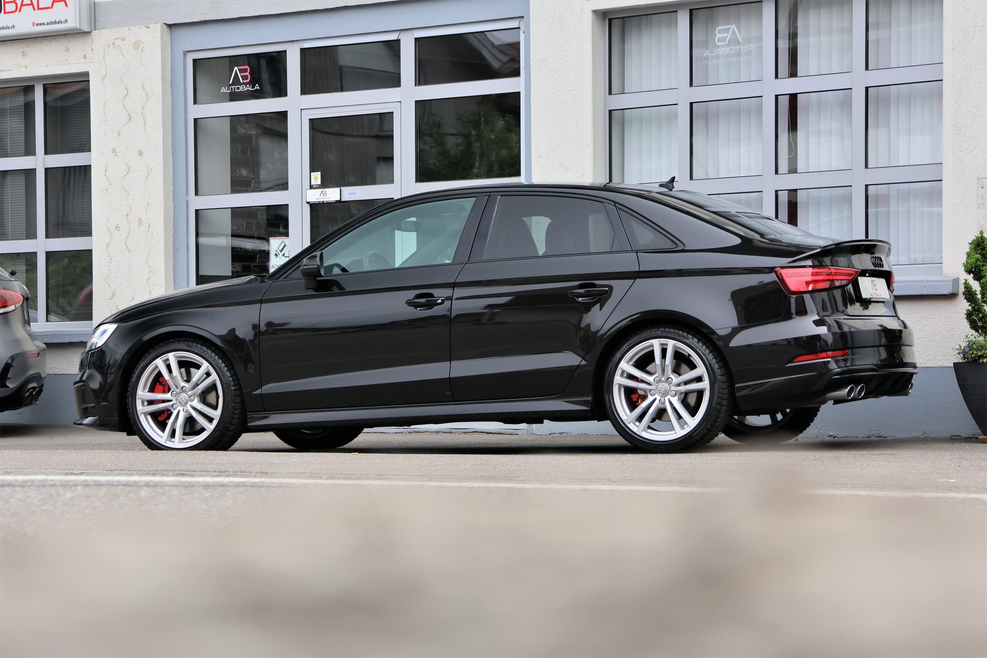 AUDI S3 Limousine 2.0 TFSI quattro S-tronic (CH)-image-3