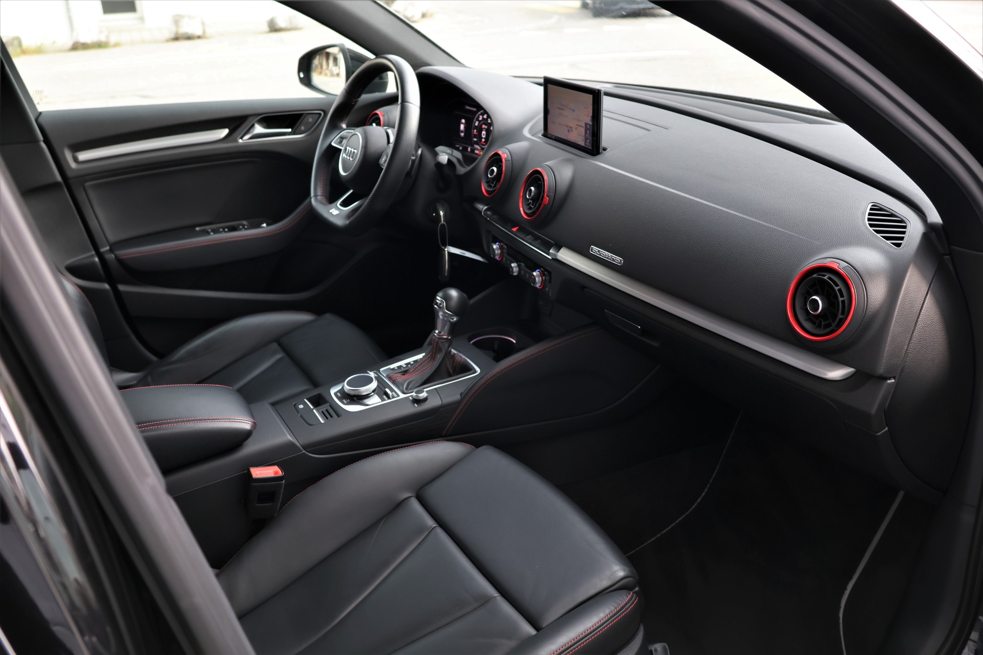 AUDI S3 Limousine 2.0 TFSI quattro S-tronic (CH)-image-17