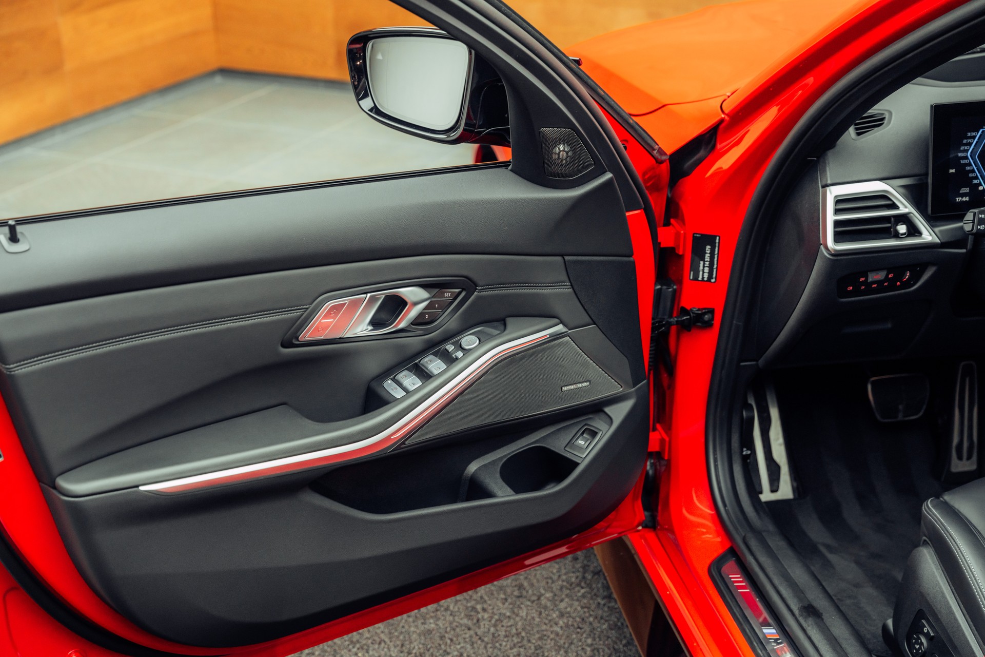 BMW M3 Competition xDrive-image-12