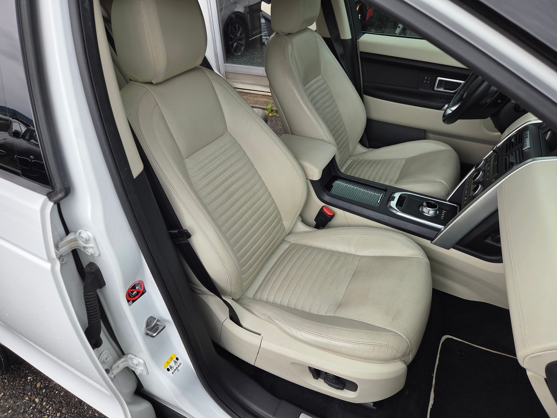 LAND ROVER Discovery Sport 2.0 TD4 HSE Luxury AT9-image-12