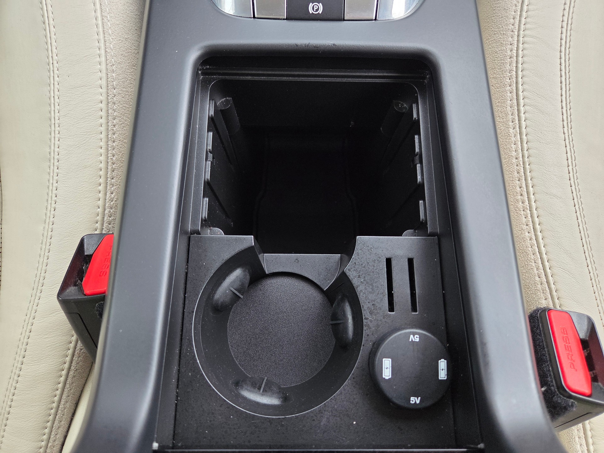 LAND ROVER Discovery Sport 2.0 TD4 HSE Luxury AT9-image-24