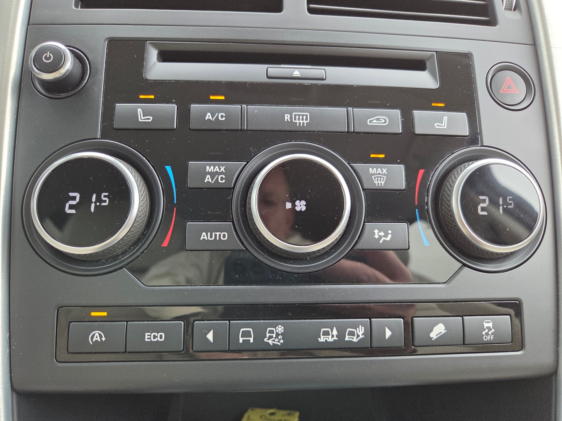 LAND ROVER Discovery Sport 2.0 TD4 HSE Luxury AT9-image-23