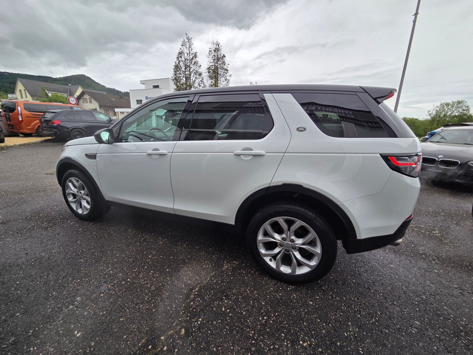 LAND ROVER Discovery Sport 2.0 TD4 HSE Luxury AT9-image-4