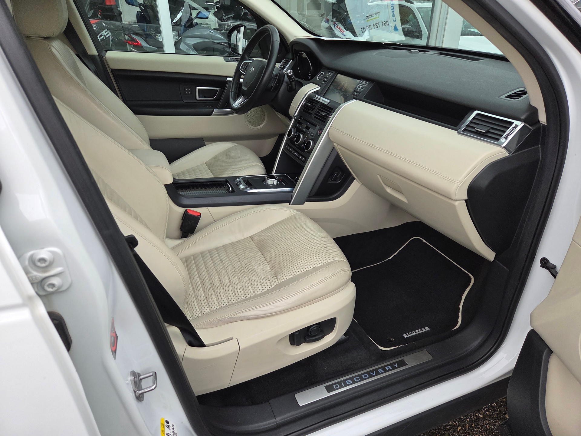 LAND ROVER Discovery Sport 2.0 TD4 HSE Luxury AT9-image-11