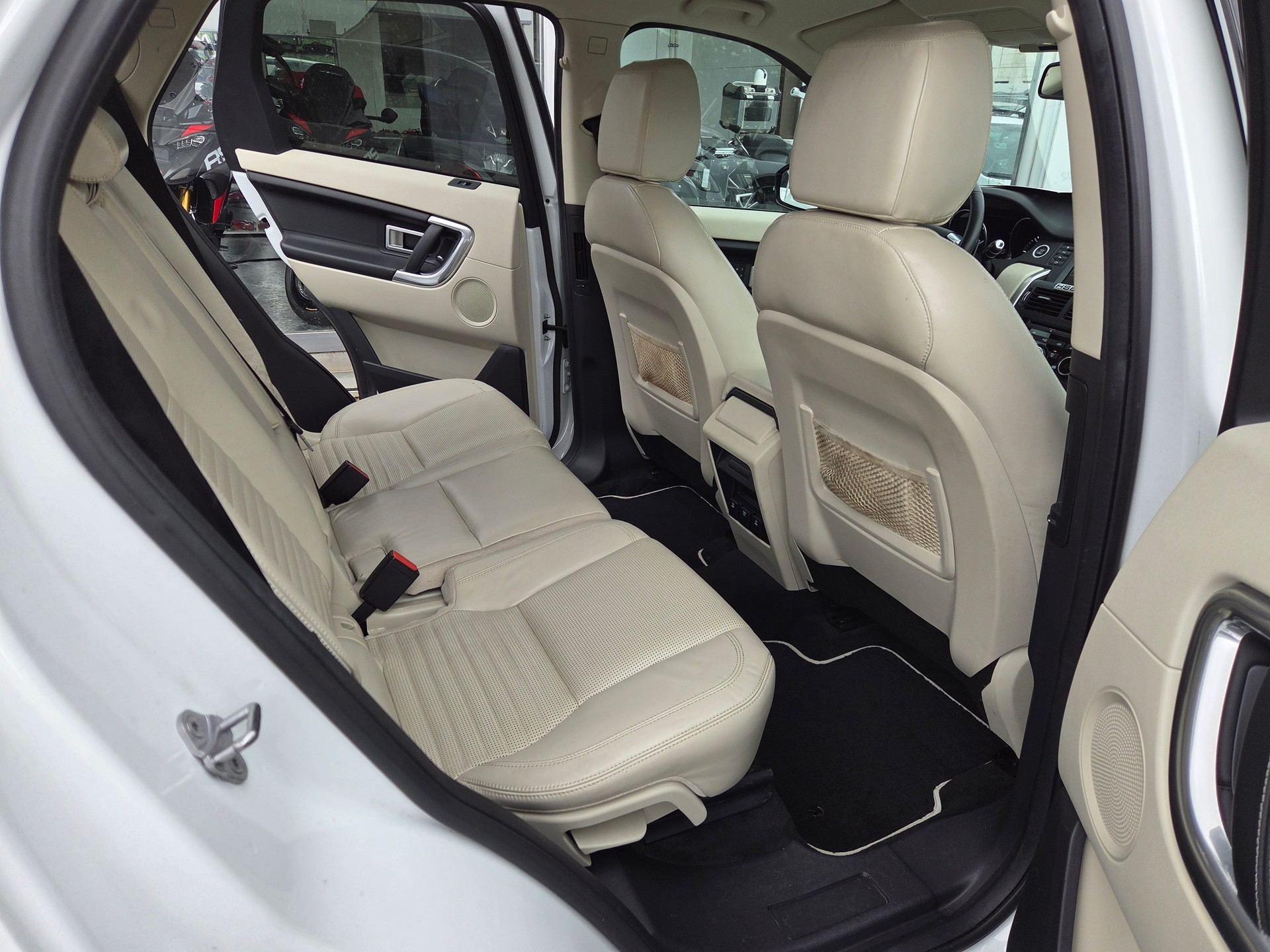 LAND ROVER Discovery Sport 2.0 TD4 HSE Luxury AT9-image-13