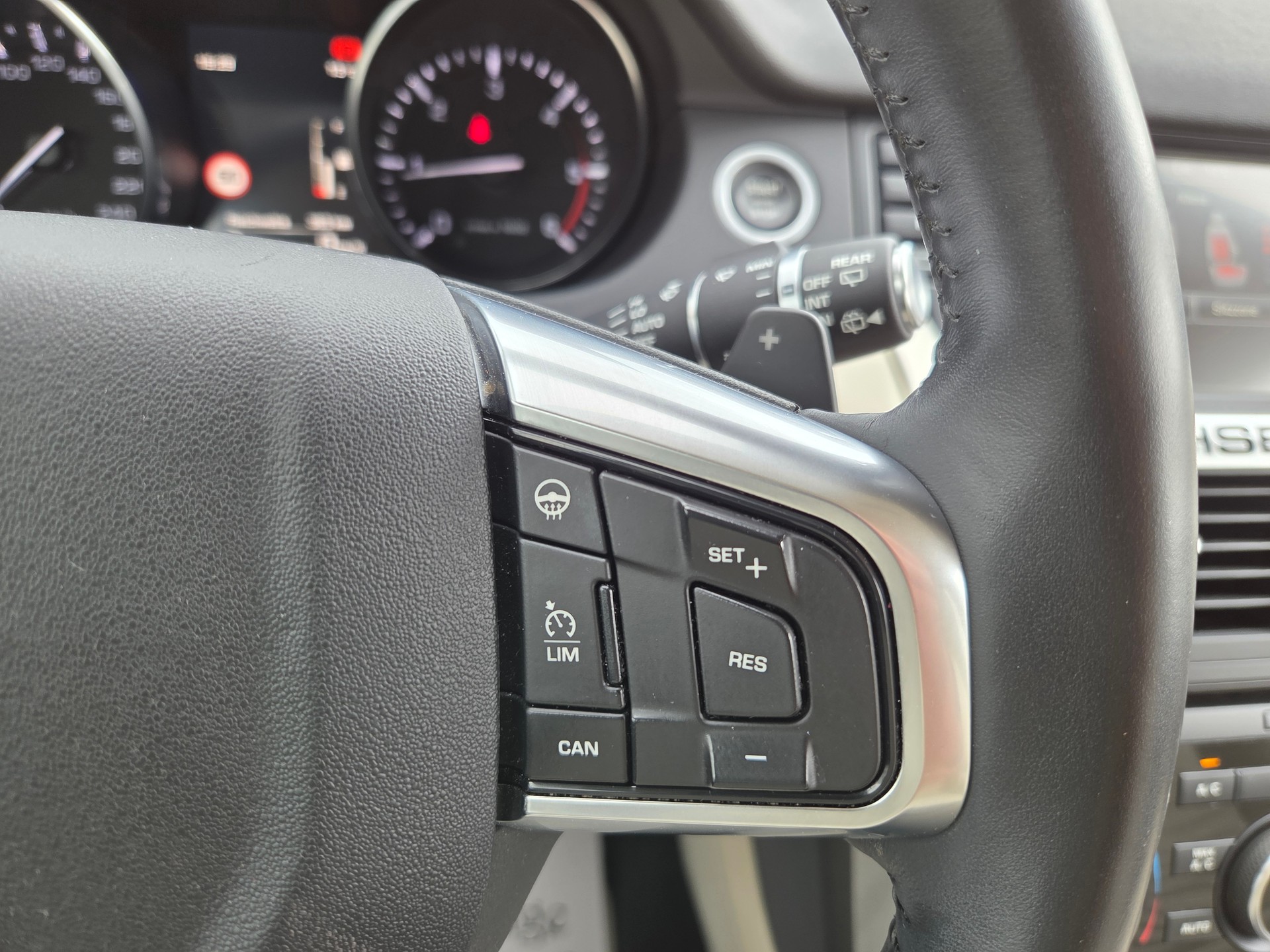 LAND ROVER Discovery Sport 2.0 TD4 HSE Luxury AT9-image-19