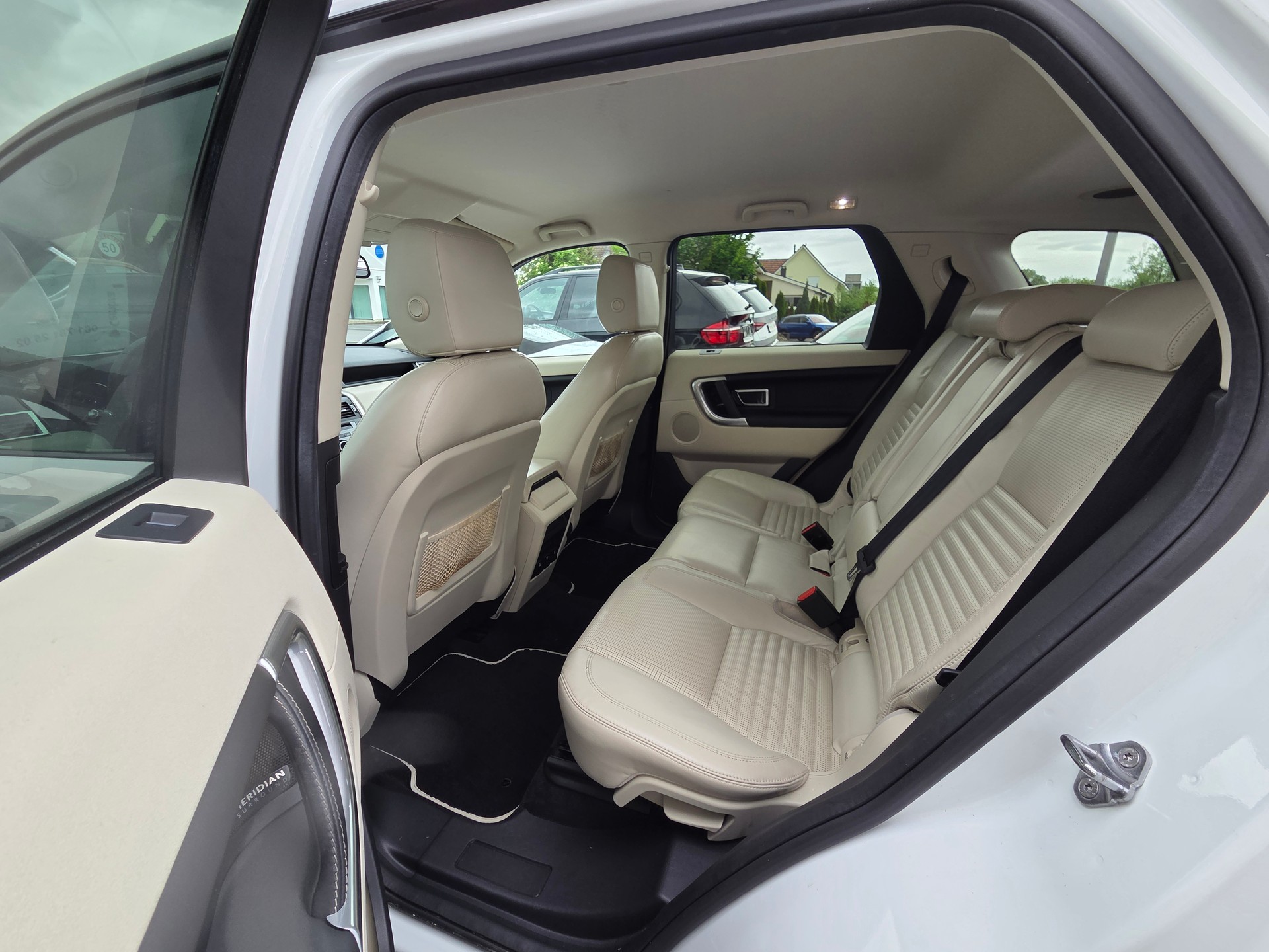 LAND ROVER Discovery Sport 2.0 TD4 HSE Luxury AT9-image-14