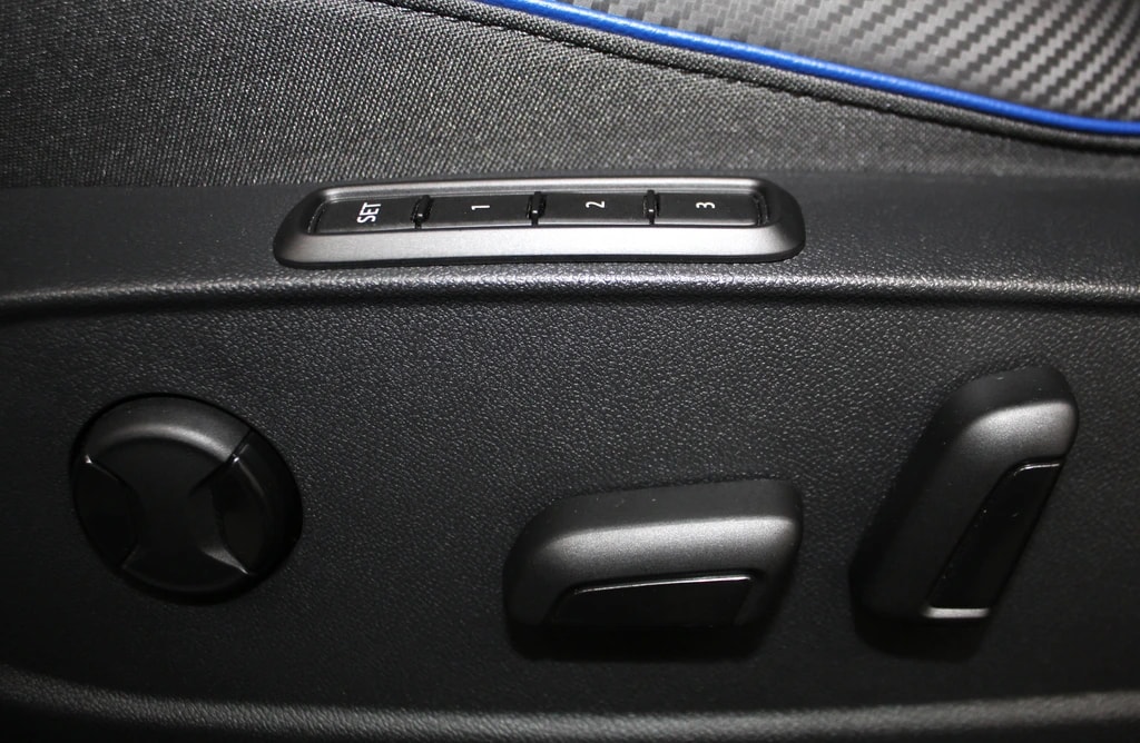 VW Golf 2.0 TSI R DSG 4Motion Performance Akrapovic / CH-Fahrzeug-image-18