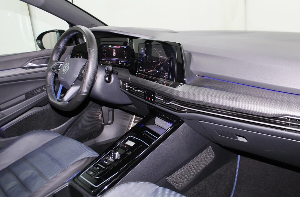 VW Golf 2.0 TSI R DSG 4Motion Performance Akrapovic / CH-Fahrzeug-image-11