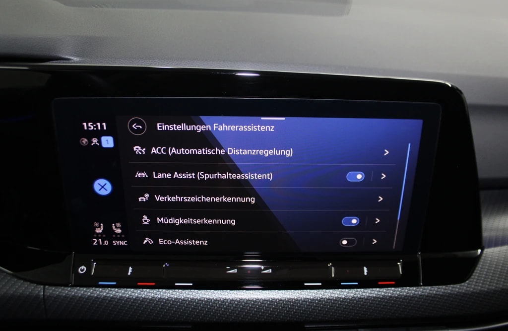 VW Golf 2.0 TSI R DSG 4Motion Performance Akrapovic / CH-Fahrzeug-image-24
