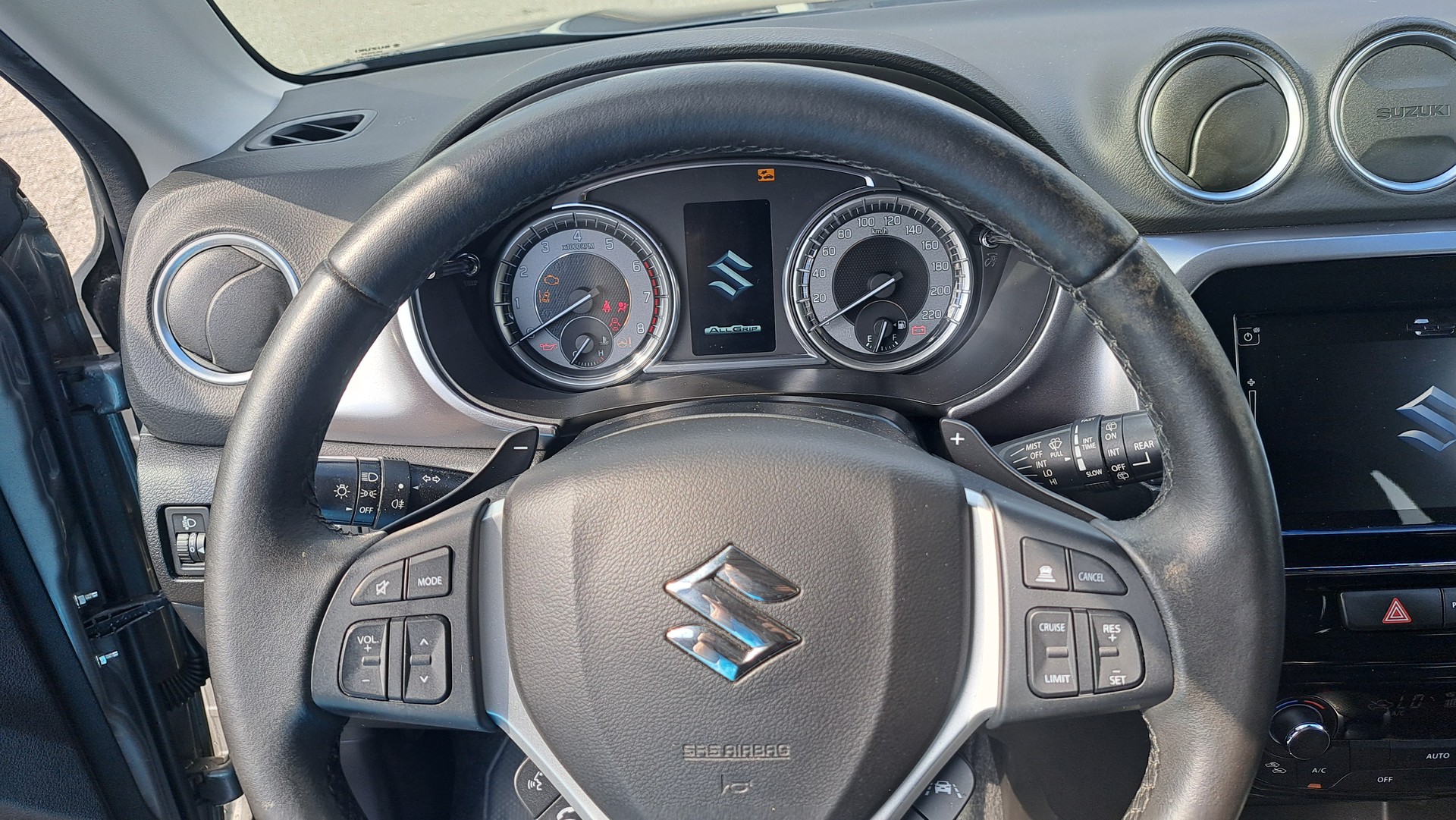 SUZUKI Vitara 1.4 Boosterjet Compact + Automatic-image-10
