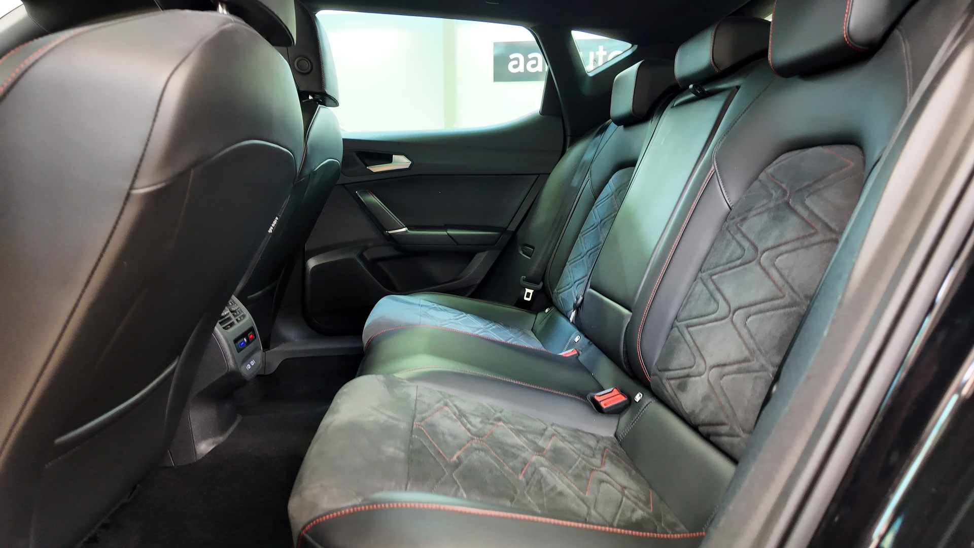 SEAT Leon ST 1.5 eTSI mHEV DSG Hola FR-image-19