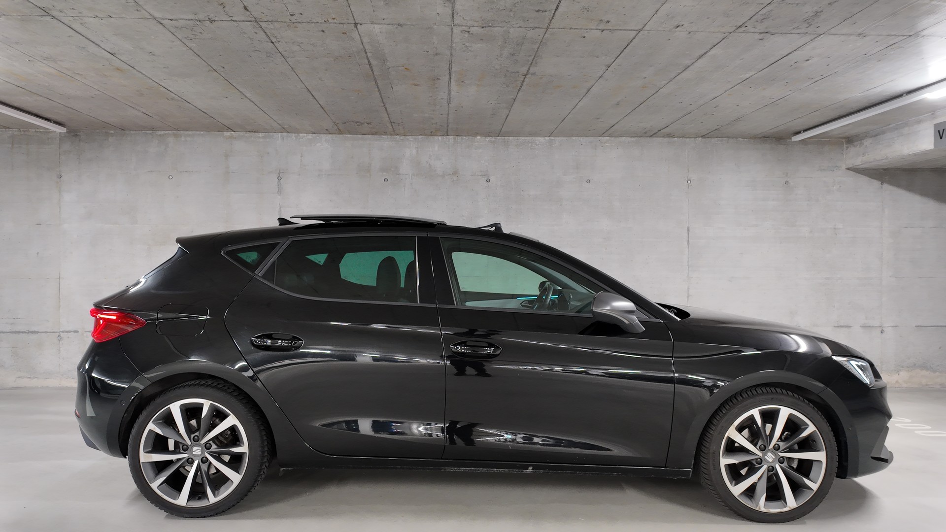 SEAT Leon ST 1.5 eTSI mHEV DSG Hola FR-image-3