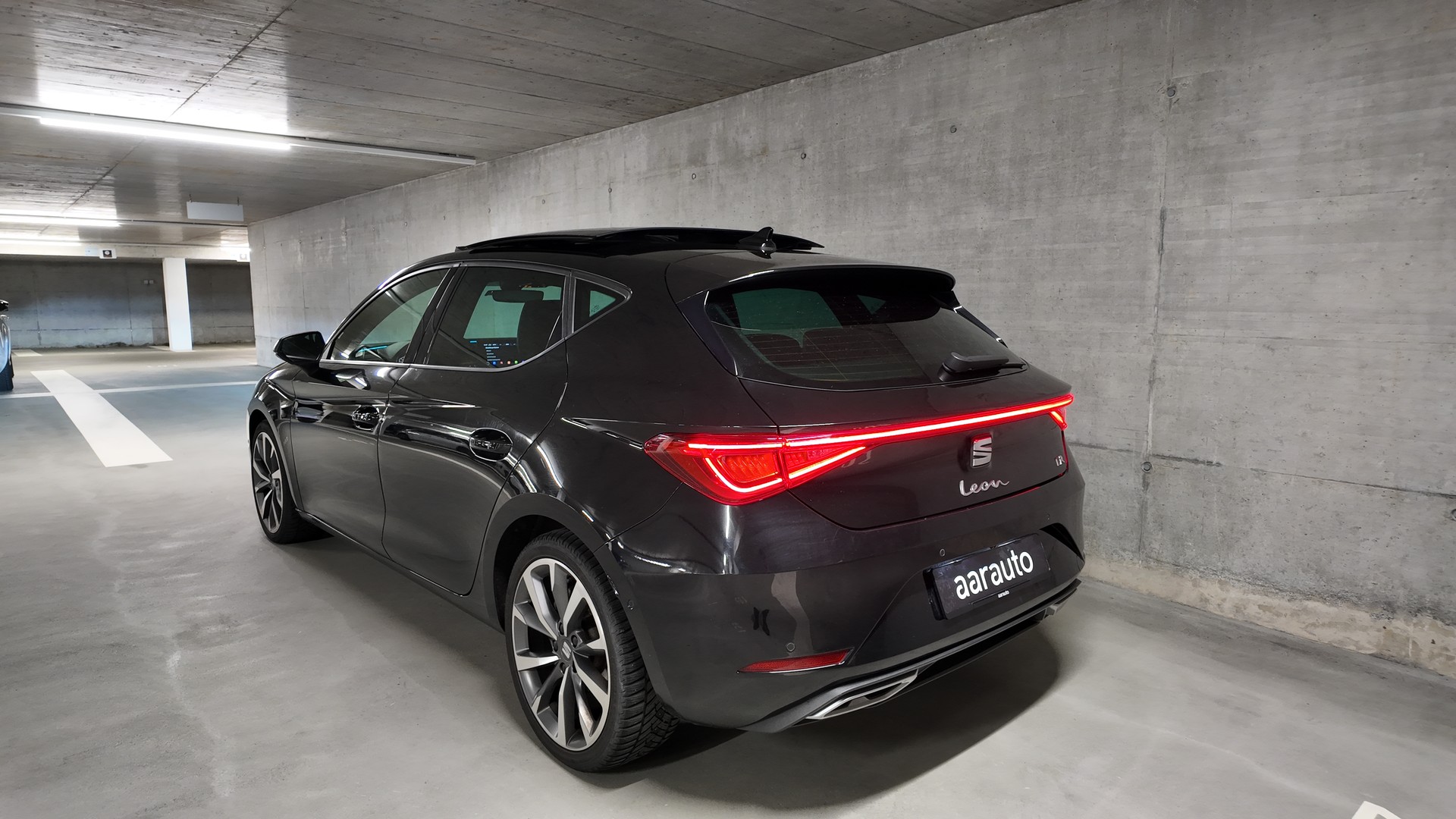 SEAT Leon ST 1.5 eTSI mHEV DSG Hola FR-image-1