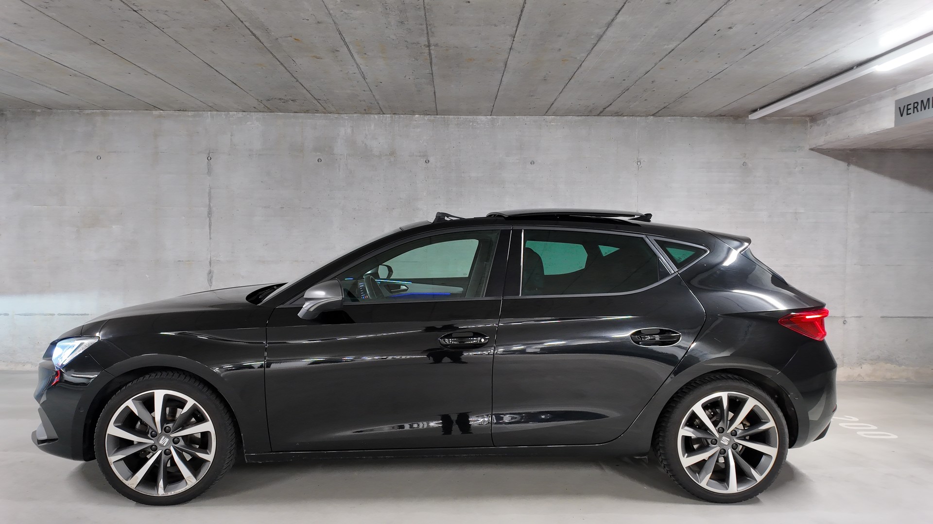 SEAT Leon ST 1.5 eTSI mHEV DSG Hola FR-image-2