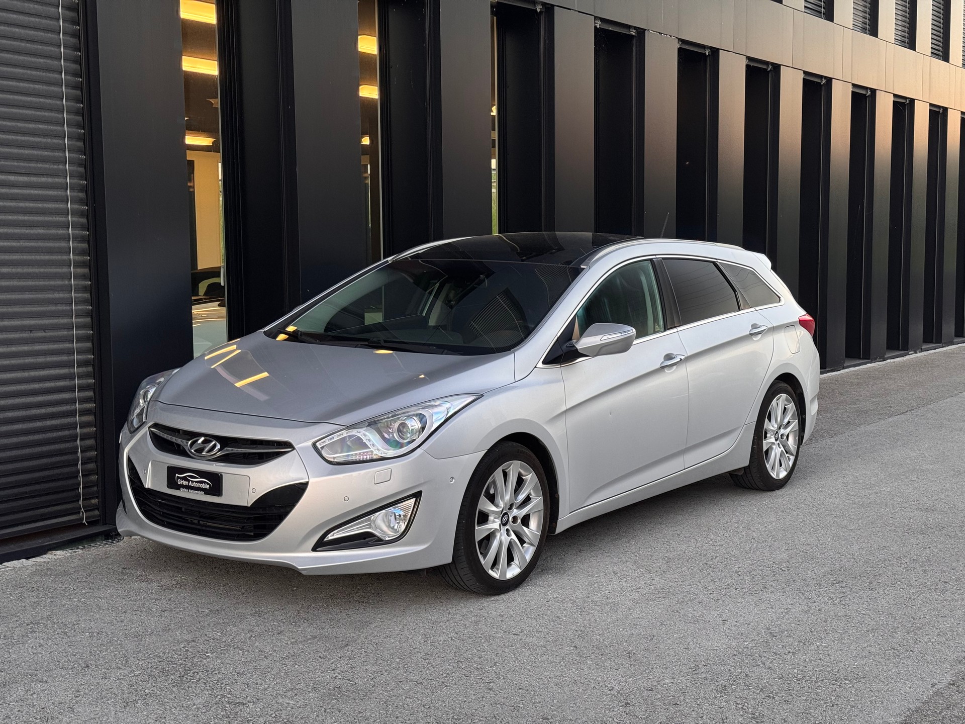 HYUNDAI i40 Wagon 1.7 CRDI Premium Automatic-image-2