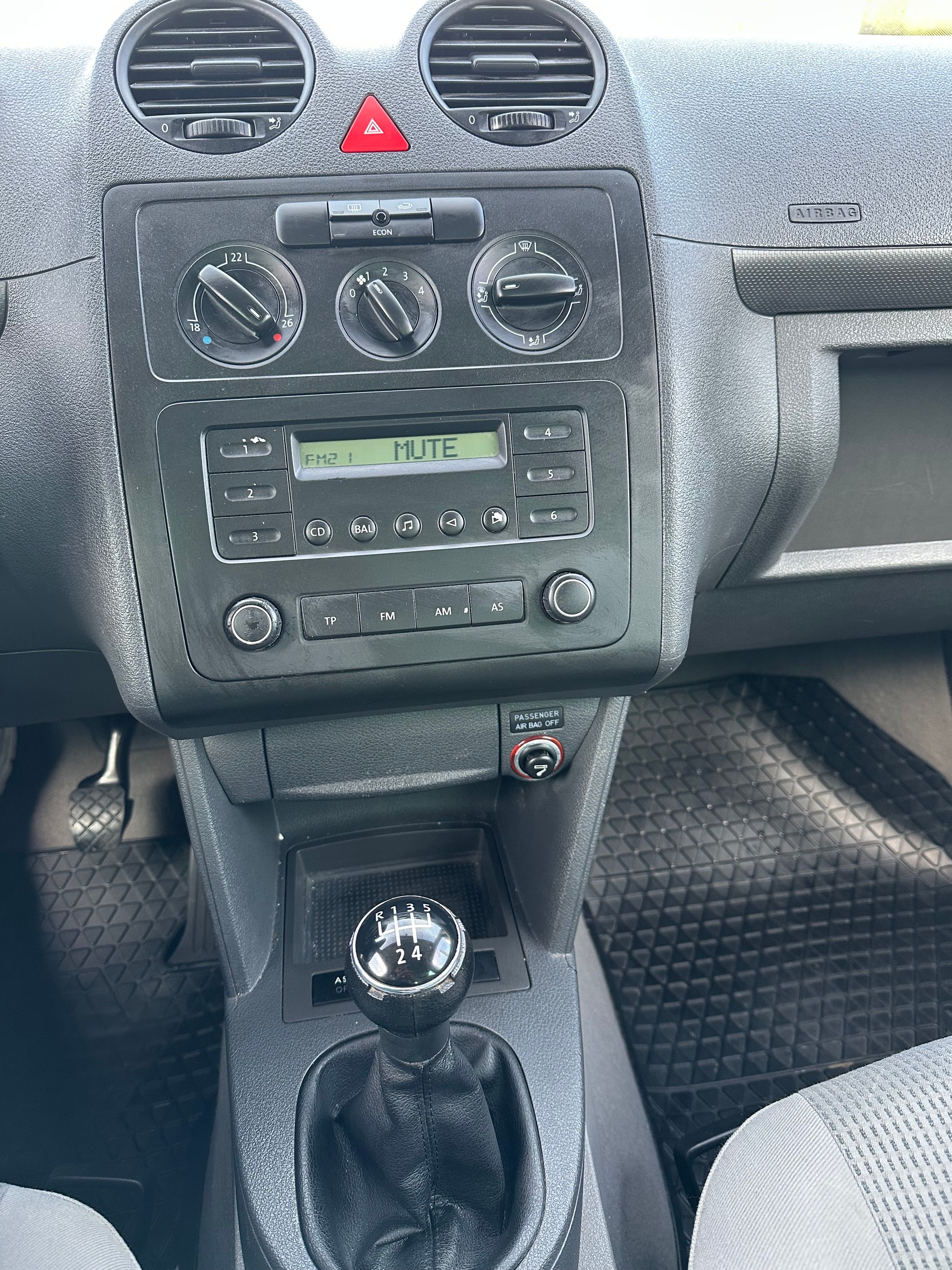 VW Caddy 1.6-image-12