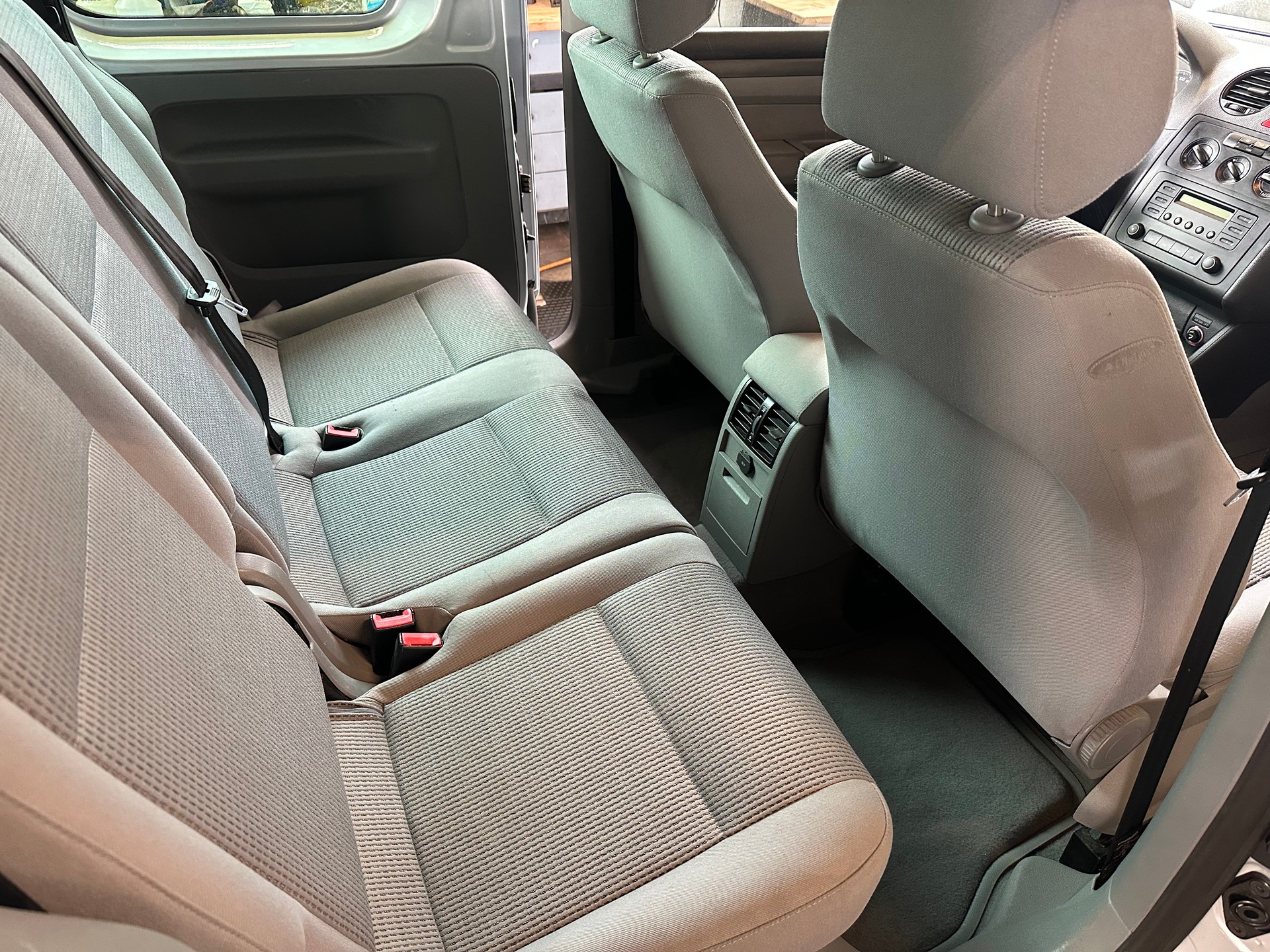 VW Caddy 1.6-image-13