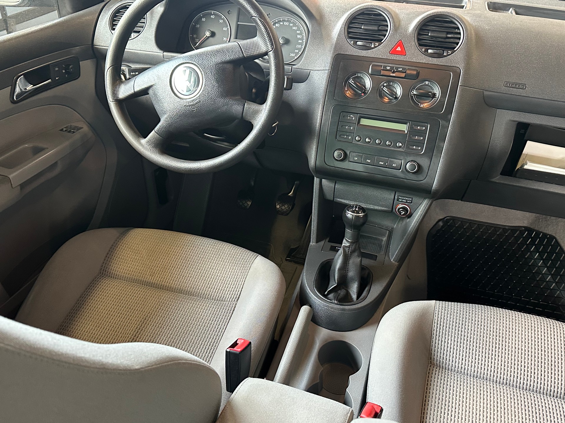 VW Caddy 1.6-image-11