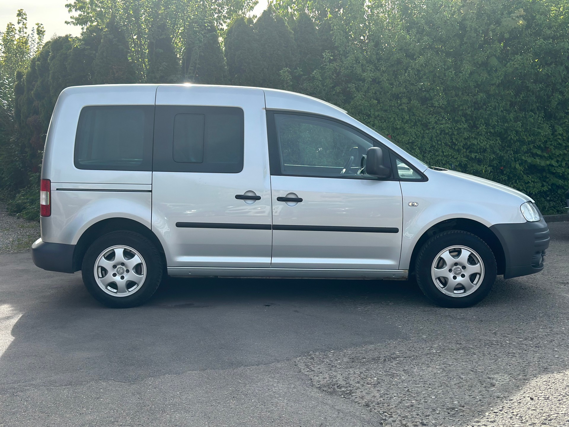 VW Caddy 1.6-image-2