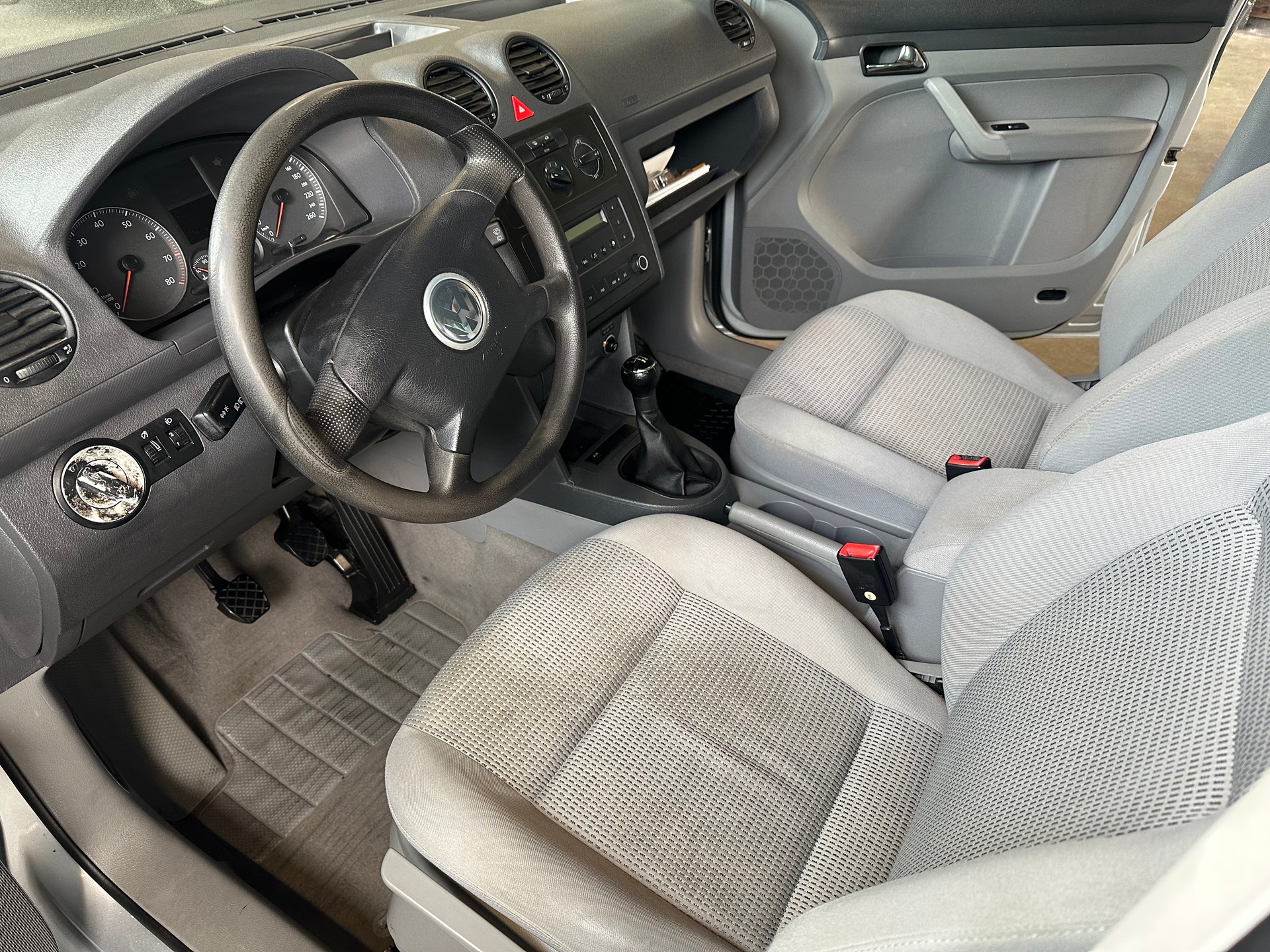VW Caddy 1.6-image-9
