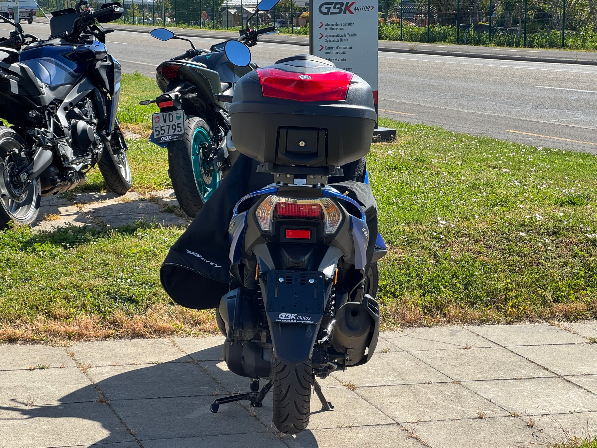 YAMAHA Tricity MW 125-showroom-element-2