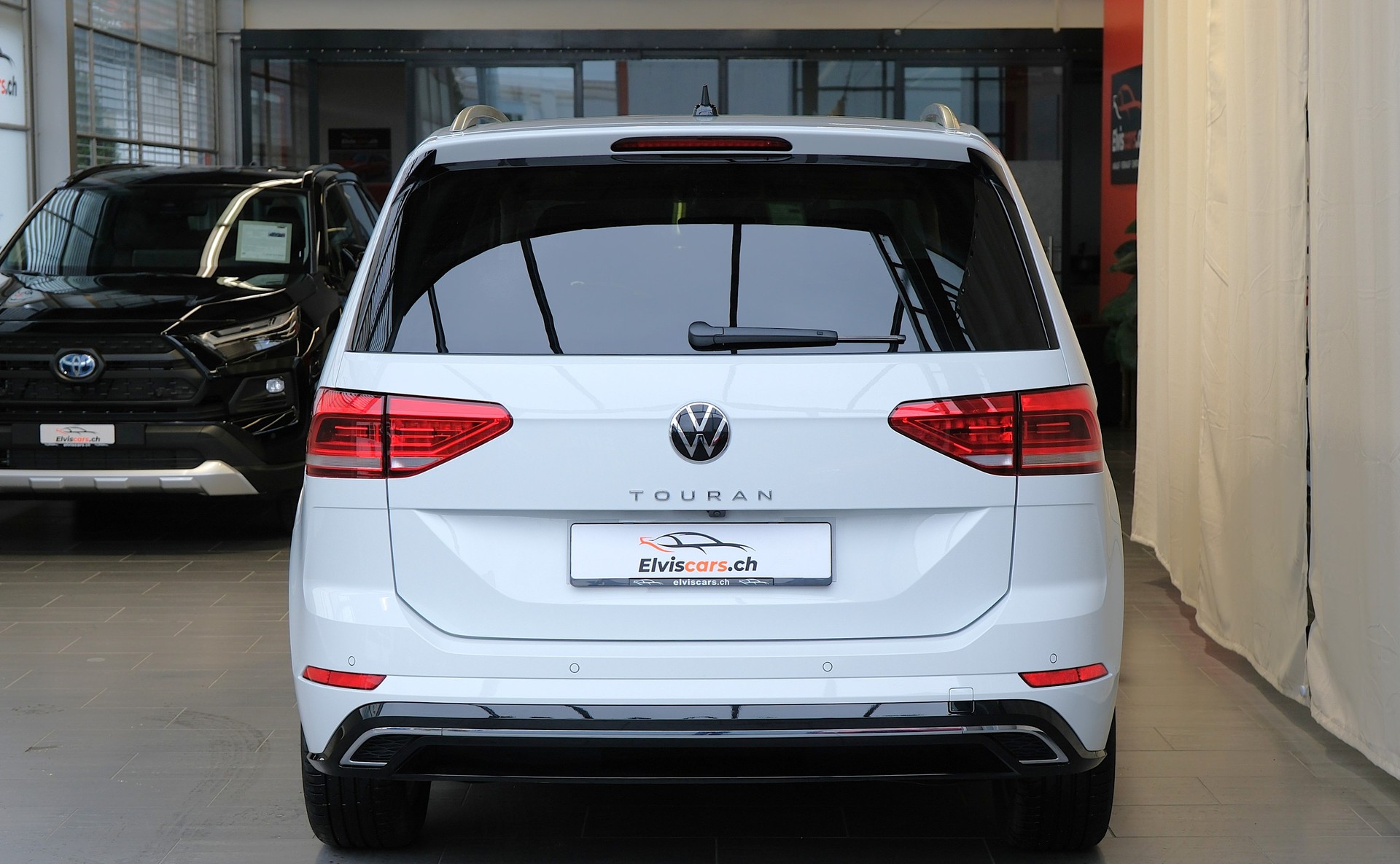 VW Touran 1.5 TSI EVO Comfortline United R Line DSG-image-11