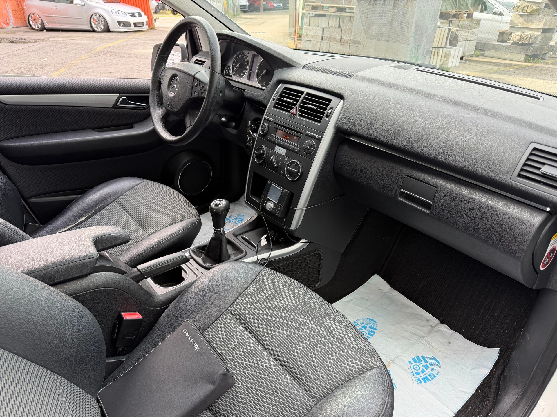 MERCEDES-BENZ B 200-image-9