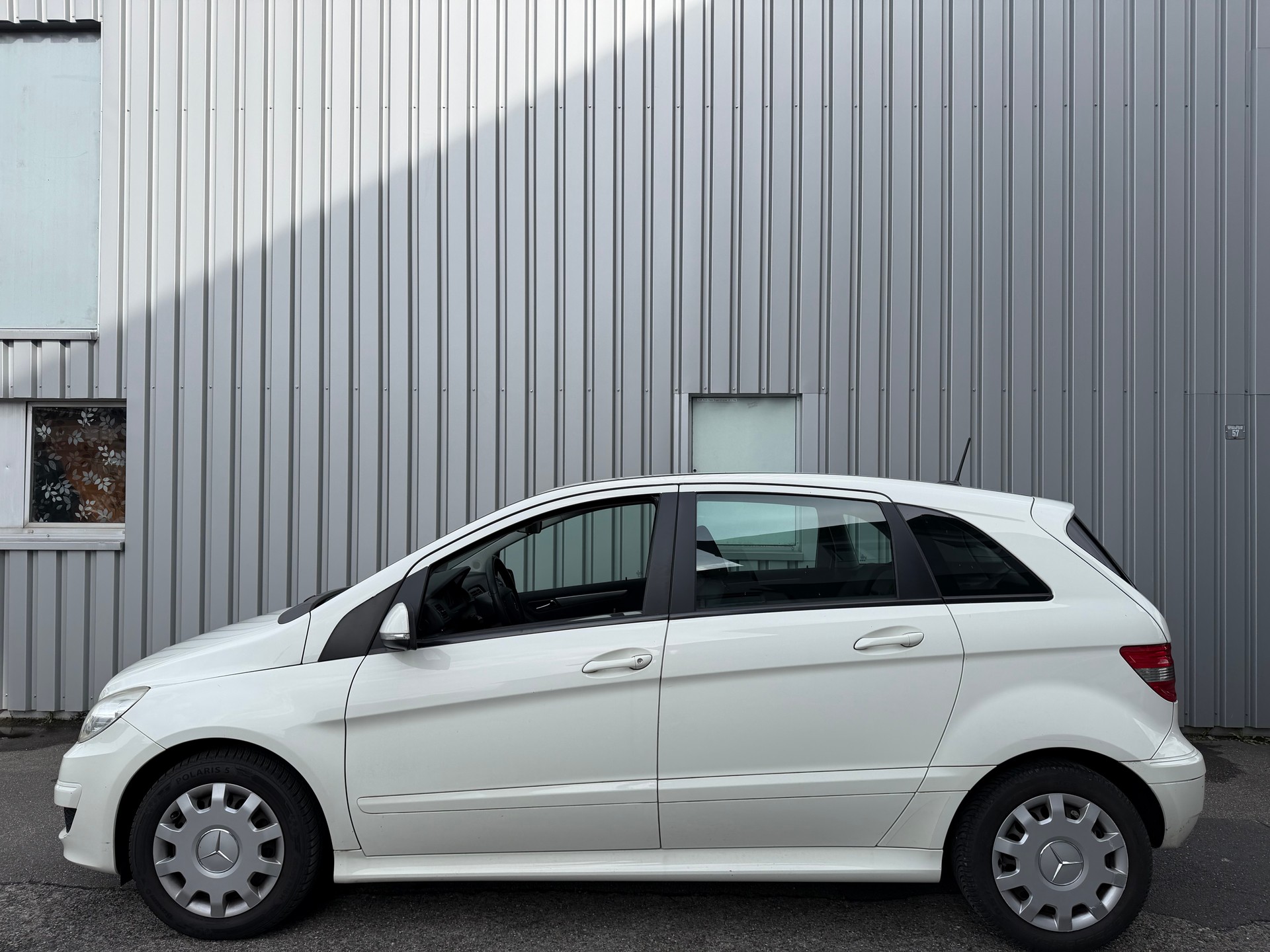 MERCEDES-BENZ B 200-image-3