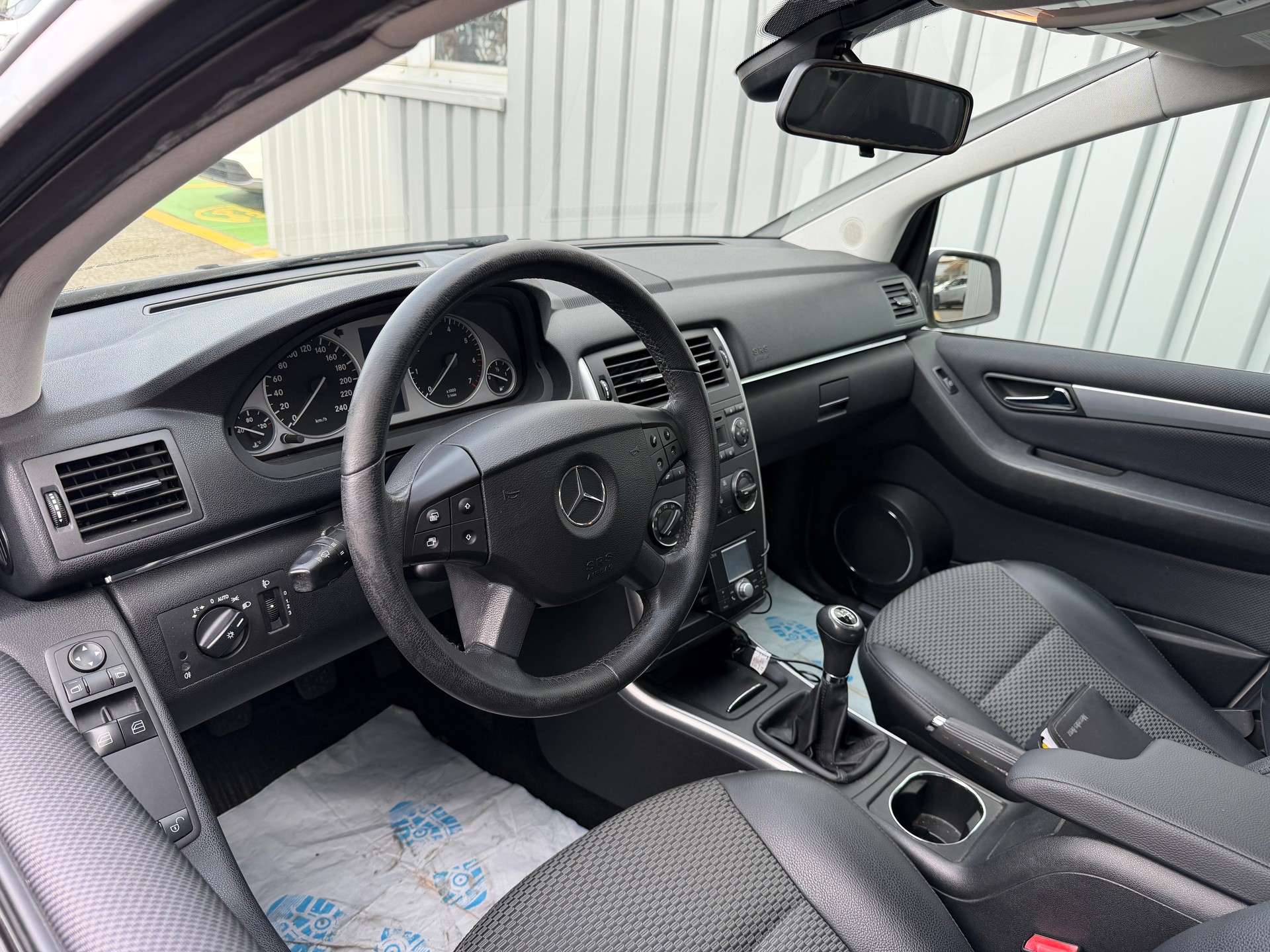 MERCEDES-BENZ B 200-image-8