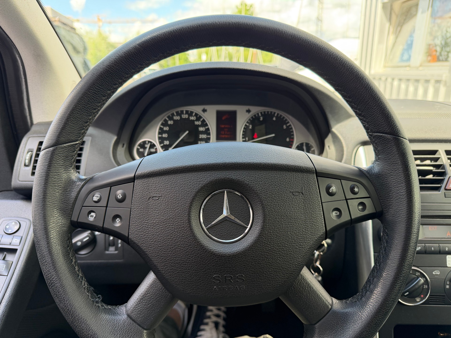 MERCEDES-BENZ B 200-image-12