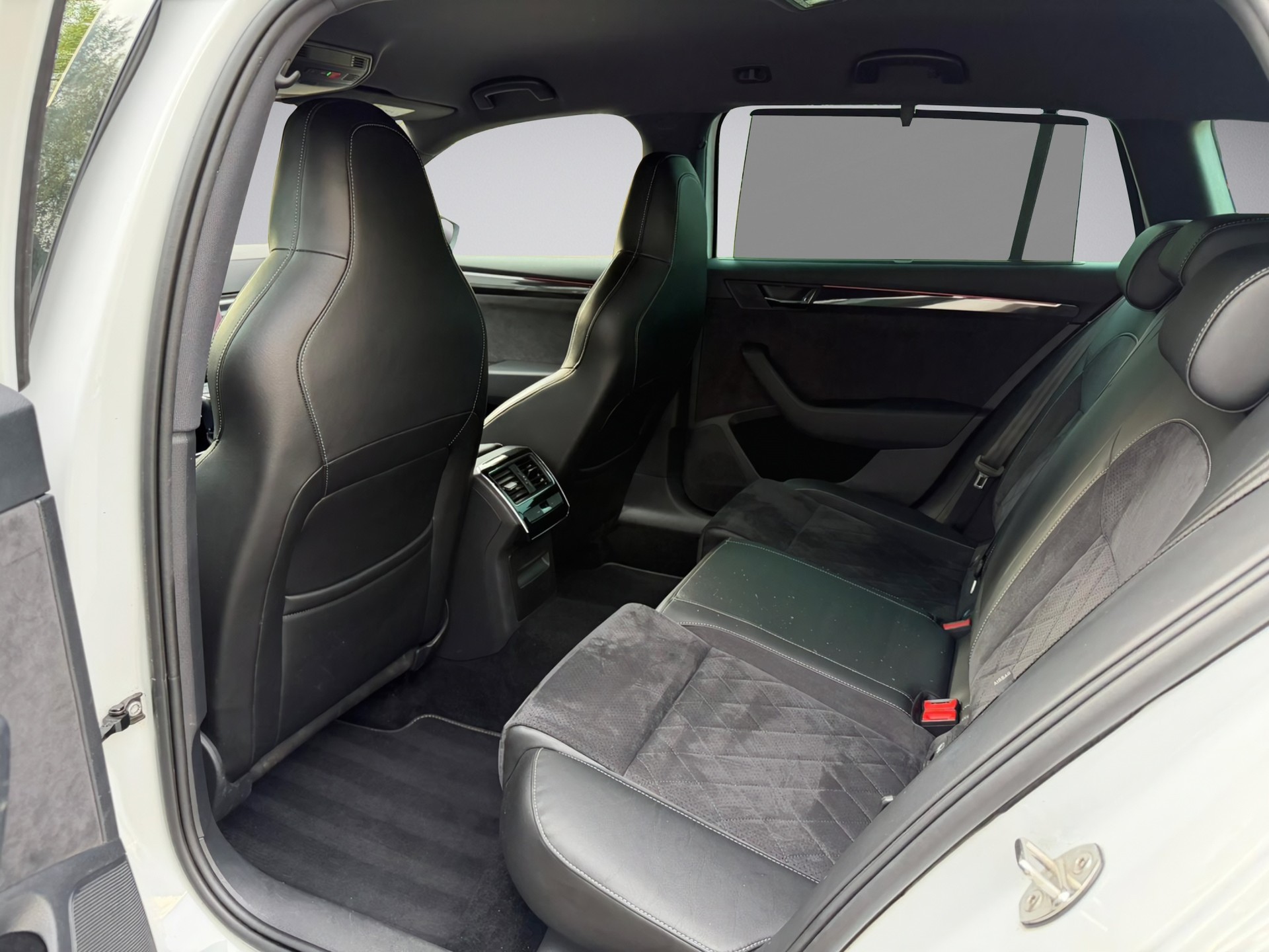 SKODA Superb Combi 2.0 TDi SportLine+ 4x4 DSG-image-10