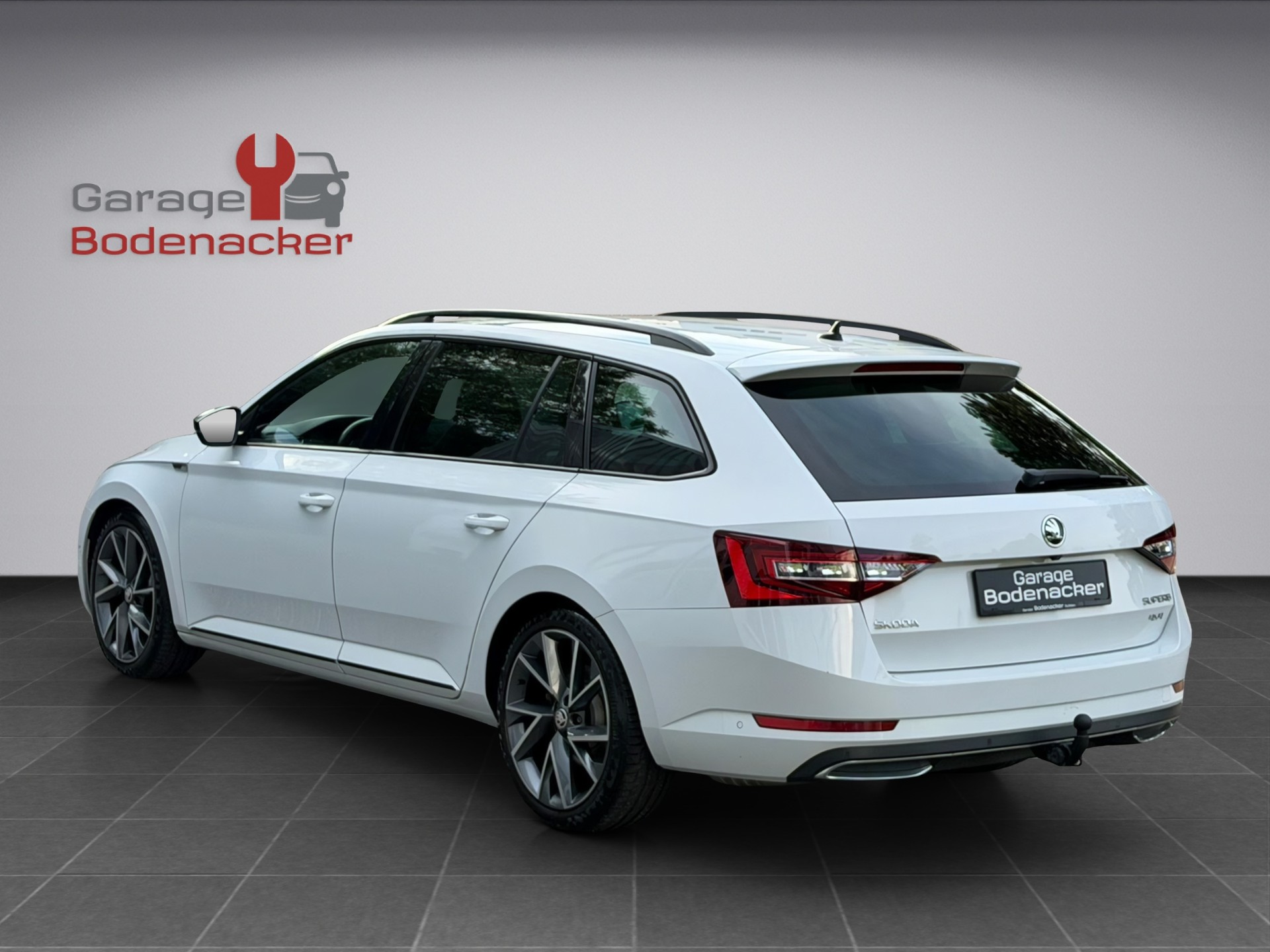 SKODA Superb Combi 2.0 TDi SportLine+ 4x4 DSG-image-3