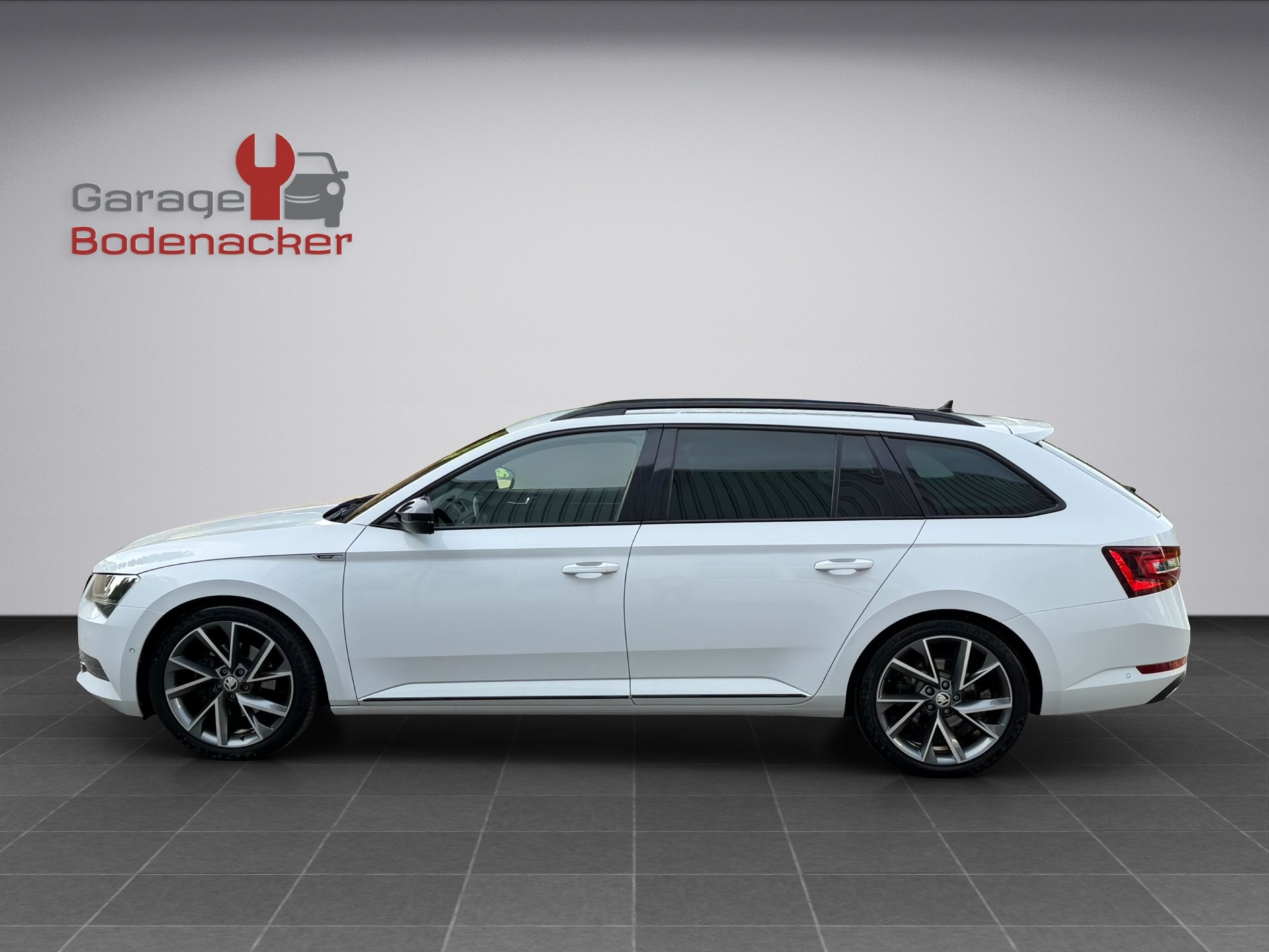 SKODA Superb Combi 2.0 TDi SportLine+ 4x4 DSG-image-2