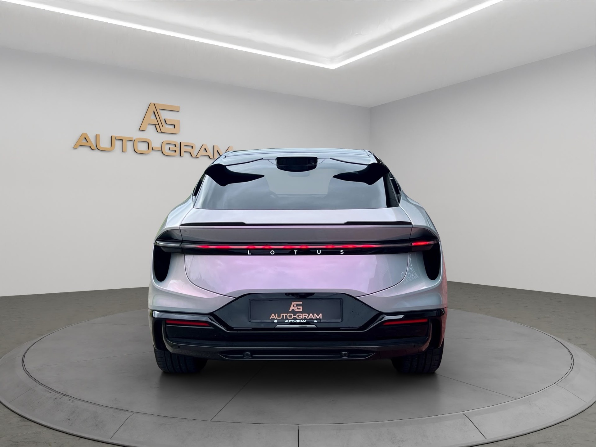LOTUS Eletre 112kWh R-showroom-element-2