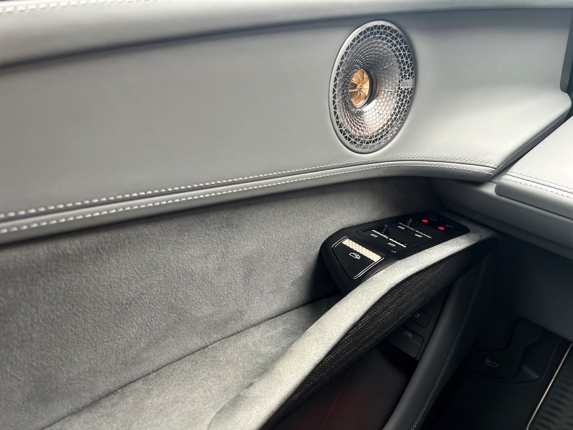 LOTUS Eletre 112kWh R-image-26