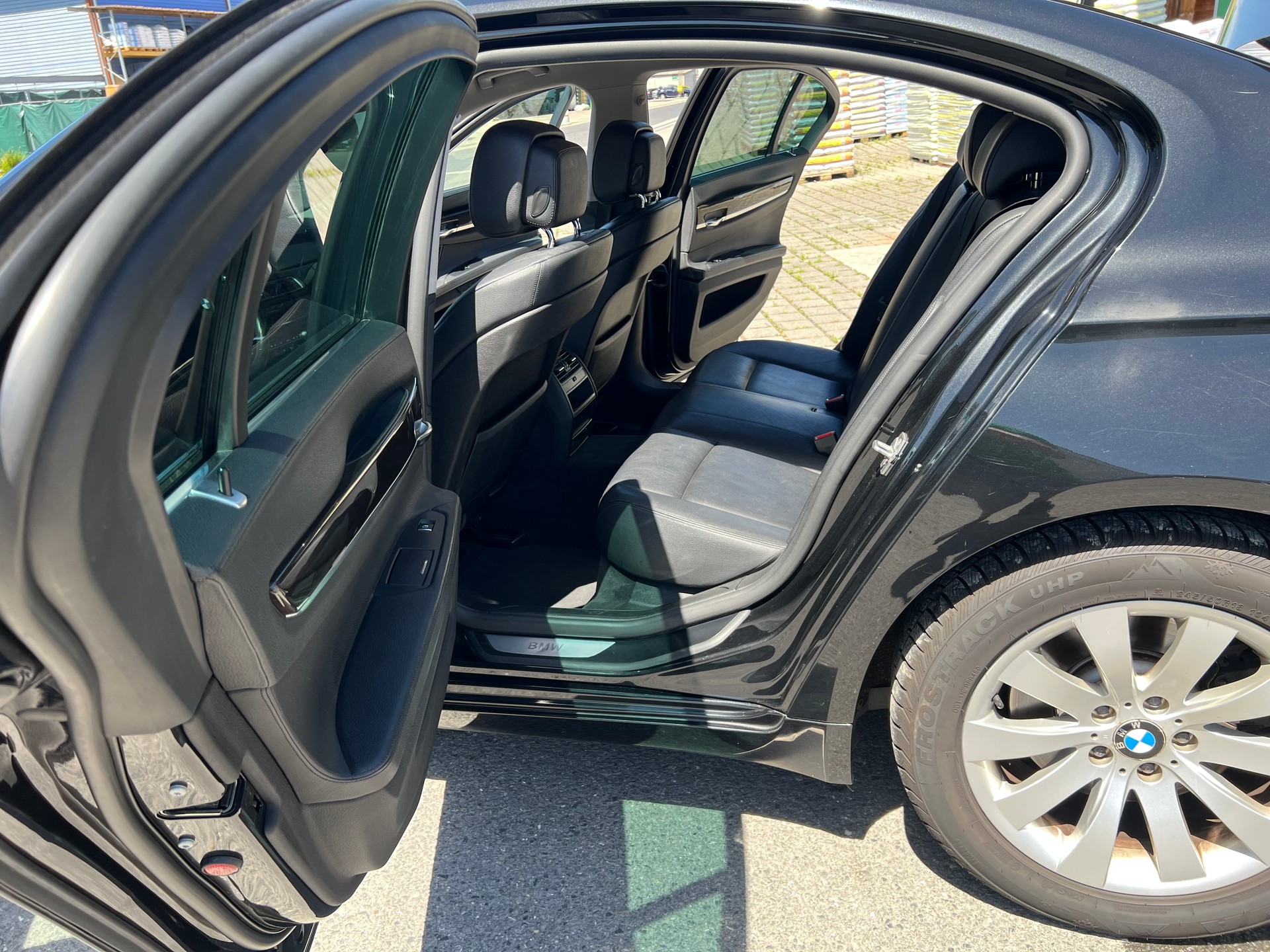 BMW 730d-image-10