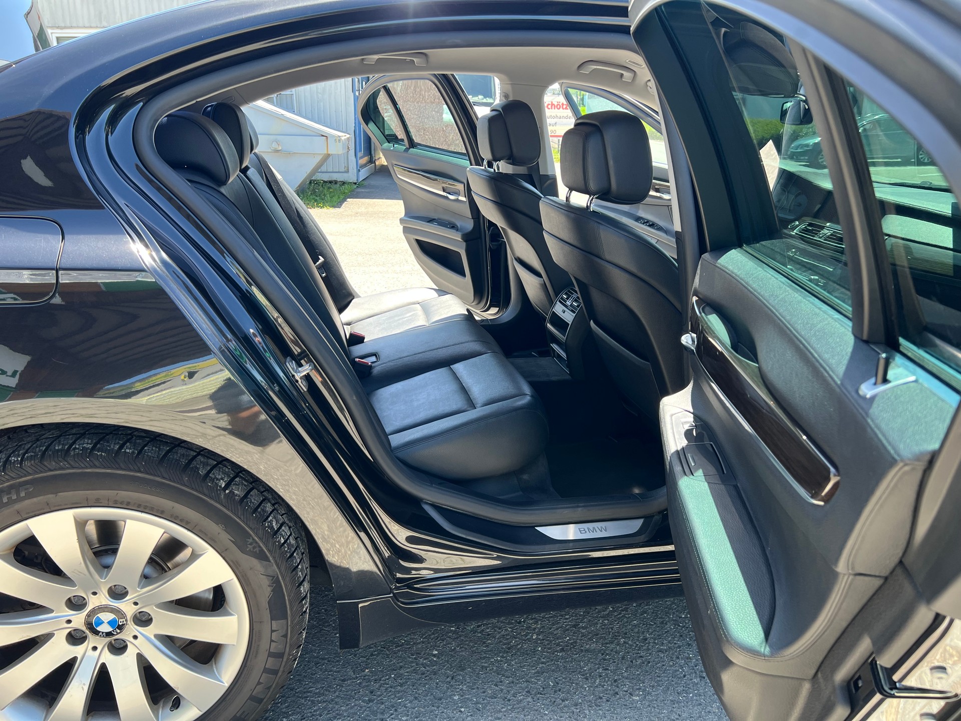BMW 730d-image-9