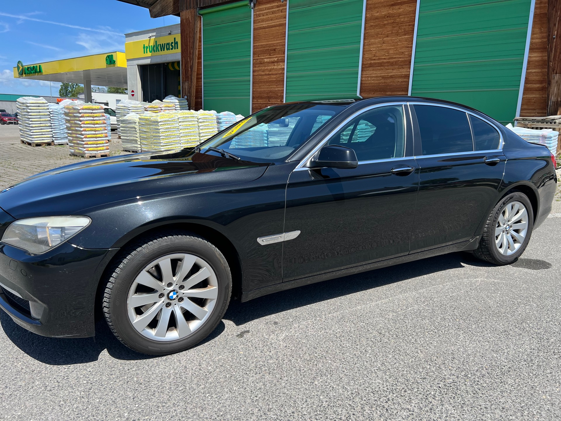 BMW 730d-image-1