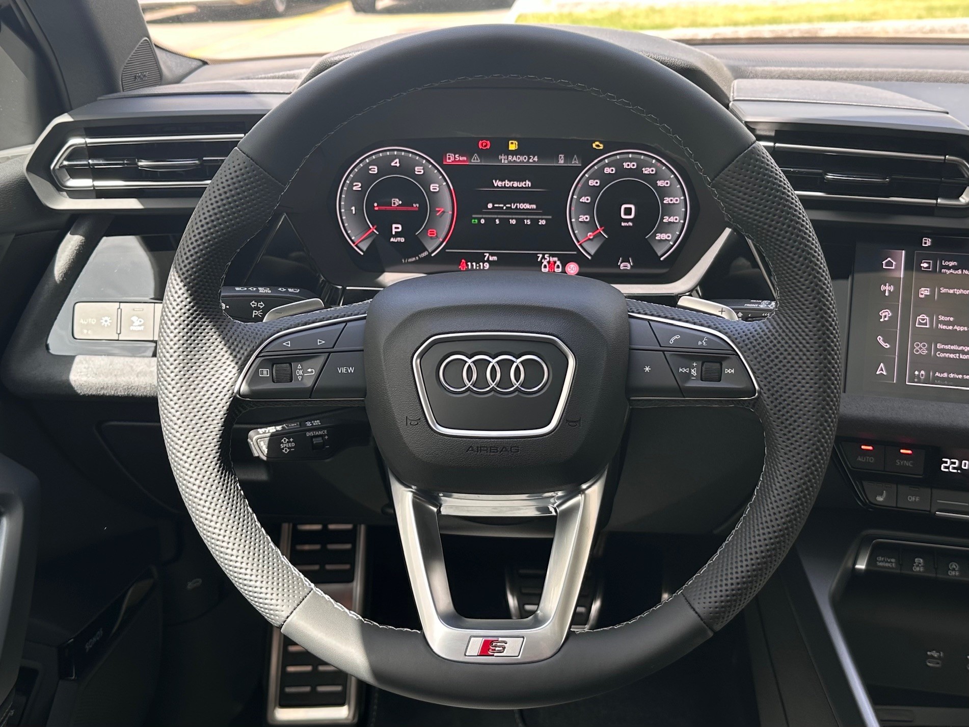 AUDI A3 Sportback TFSI 150 kW quattro S line S tronic-image-5