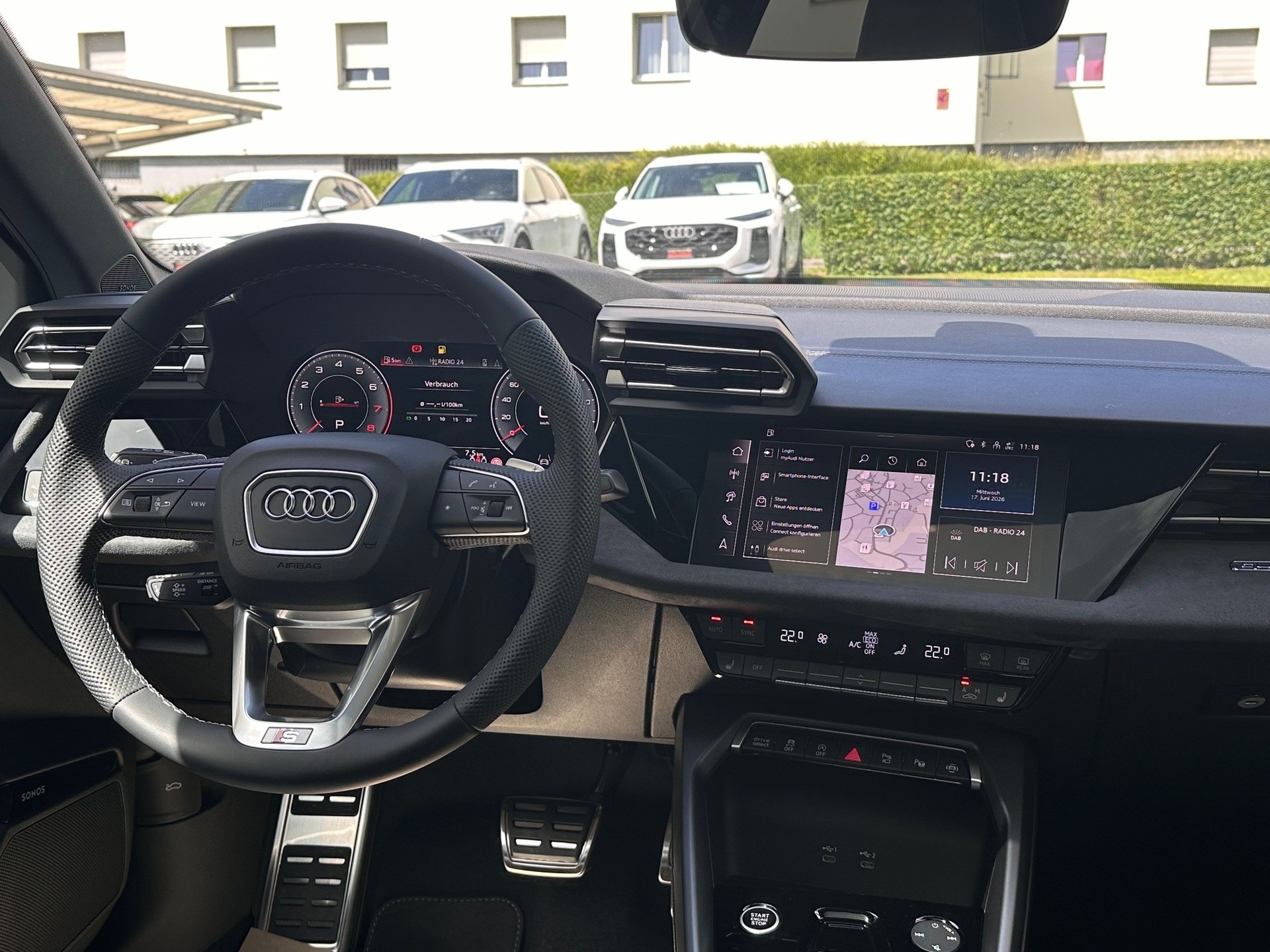AUDI A3 Sportback TFSI 150 kW quattro S line S tronic-image-4