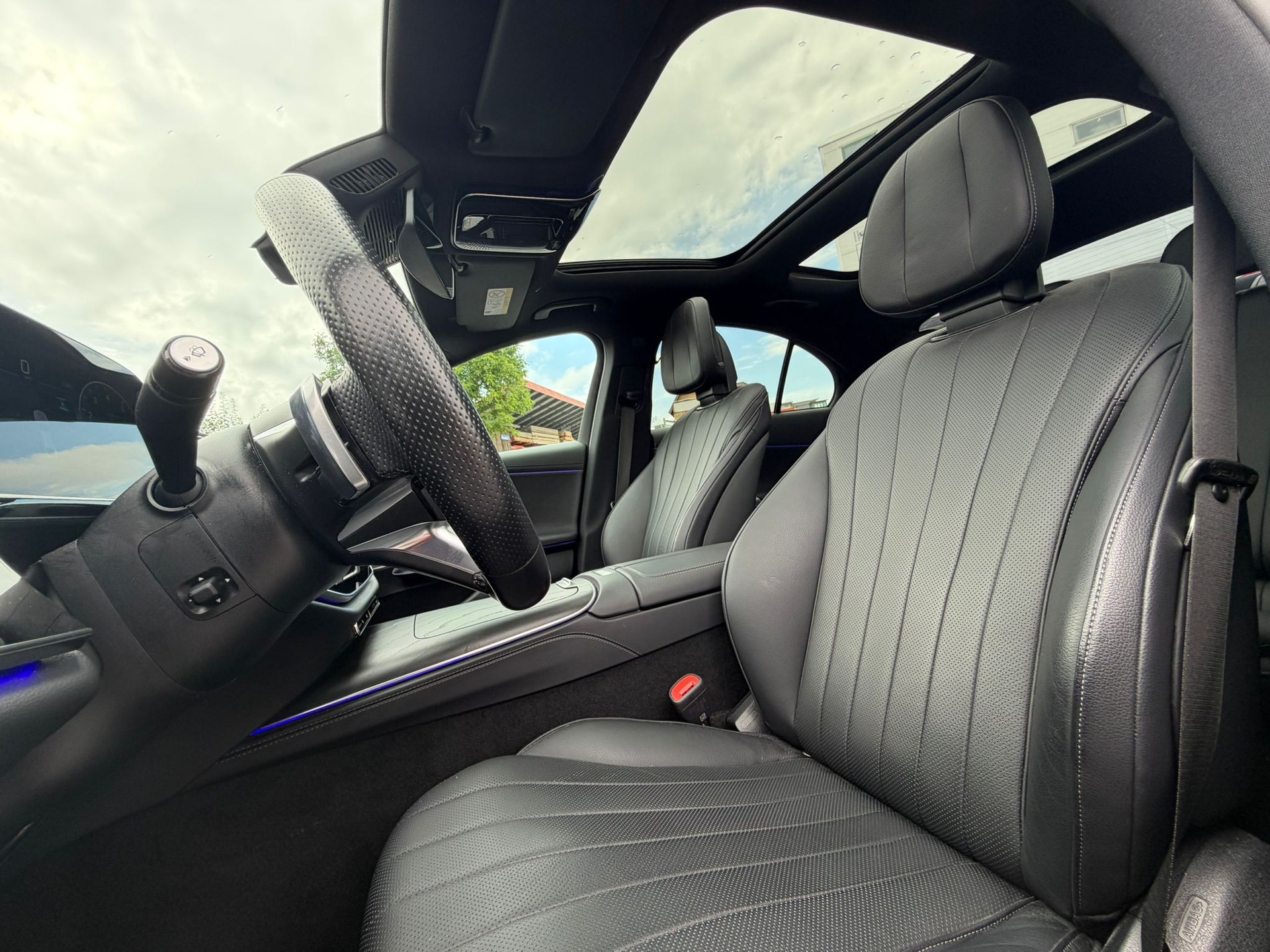 MERCEDES-BENZ E 200 9G-Tronic 4Matic Black&Chrome Edition-image-5