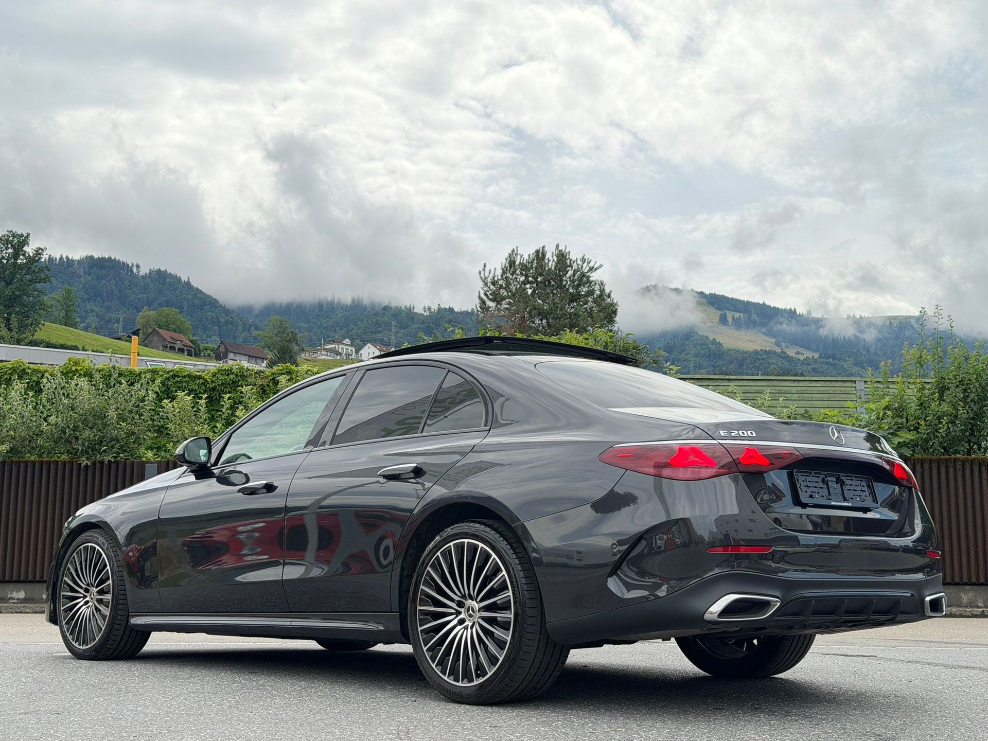 MERCEDES-BENZ E 200 9G-Tronic 4Matic Black&Chrome Edition-image-4