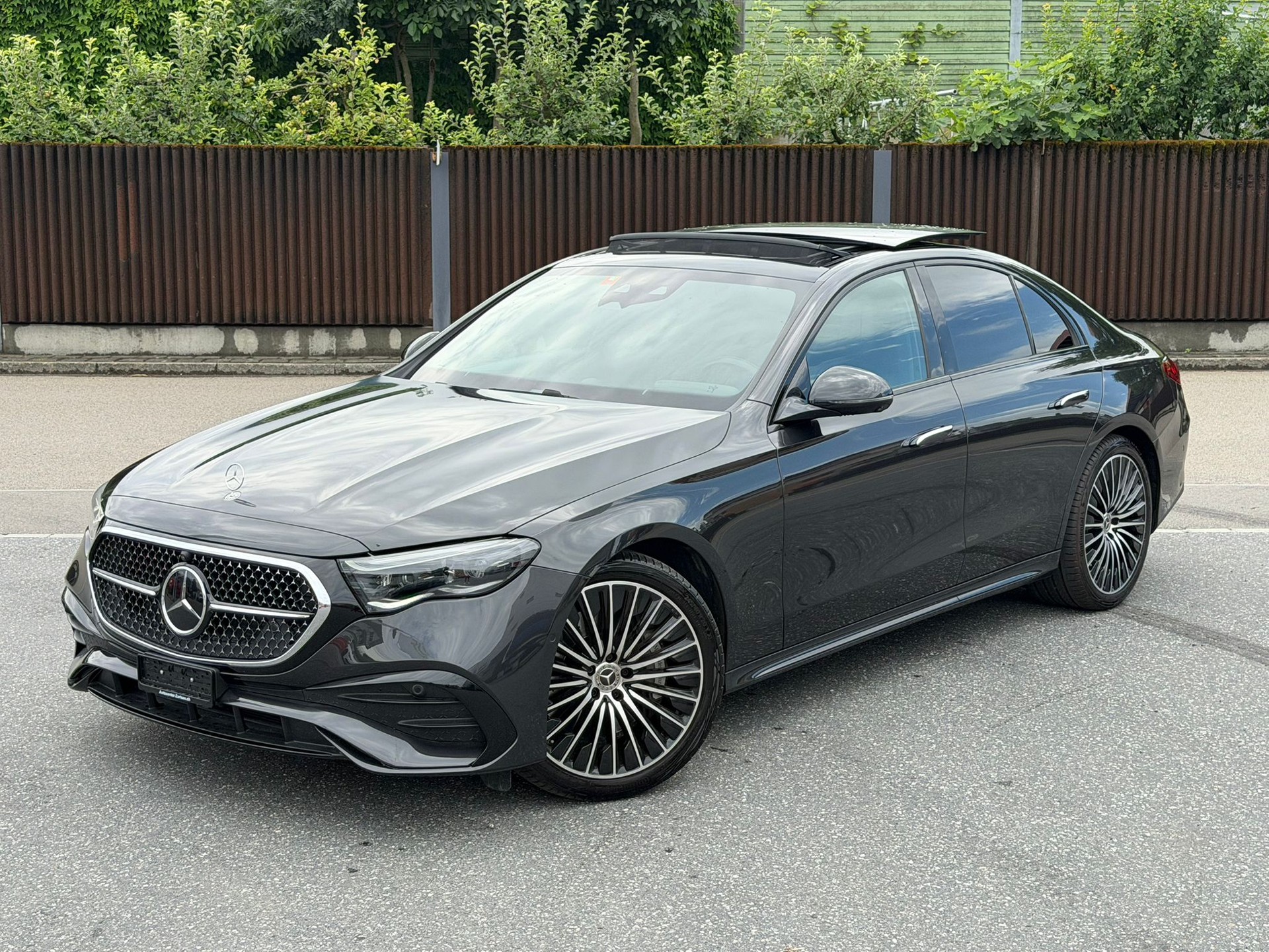 MERCEDES-BENZ E 200 9G-Tronic 4Matic Black&Chrome Edition-image-1